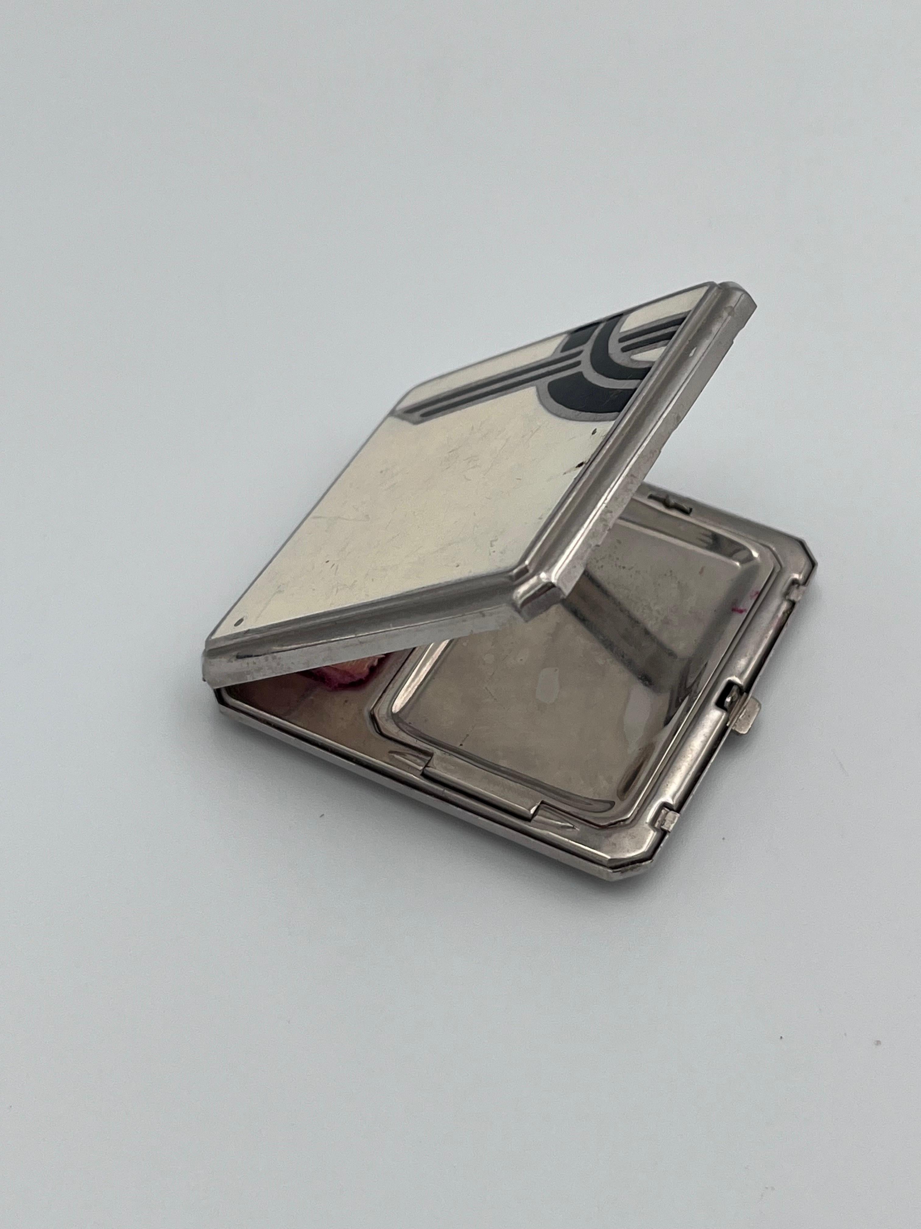 American 1920's Art Deco Enamel Ladies Make up Compact Mirror Rouge, Mirror, Puffs For Sale