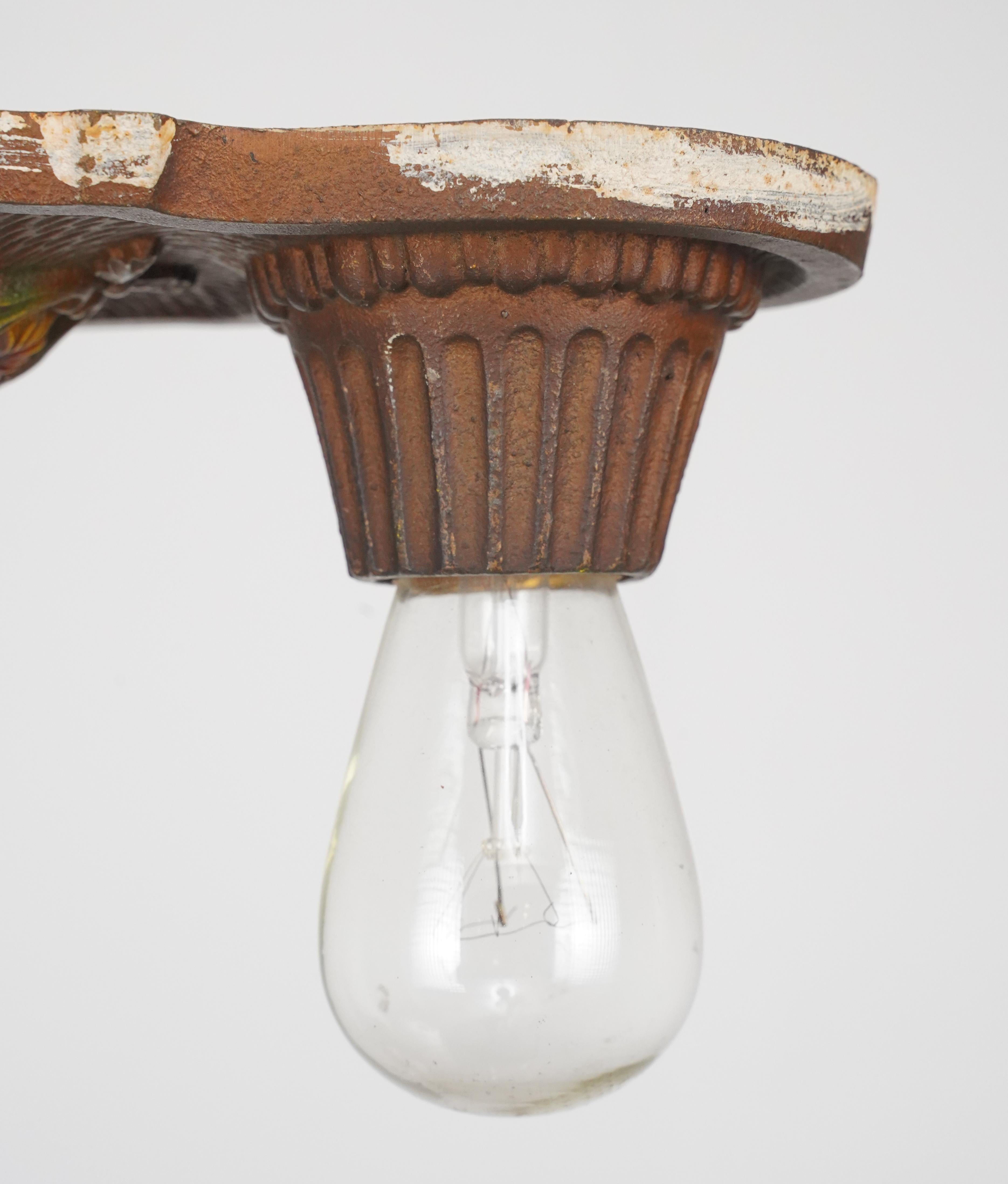 1920er Art Deco Freiliegende Glühbirne Flush Mount Light (Frühes 20. Jahrhundert) im Angebot