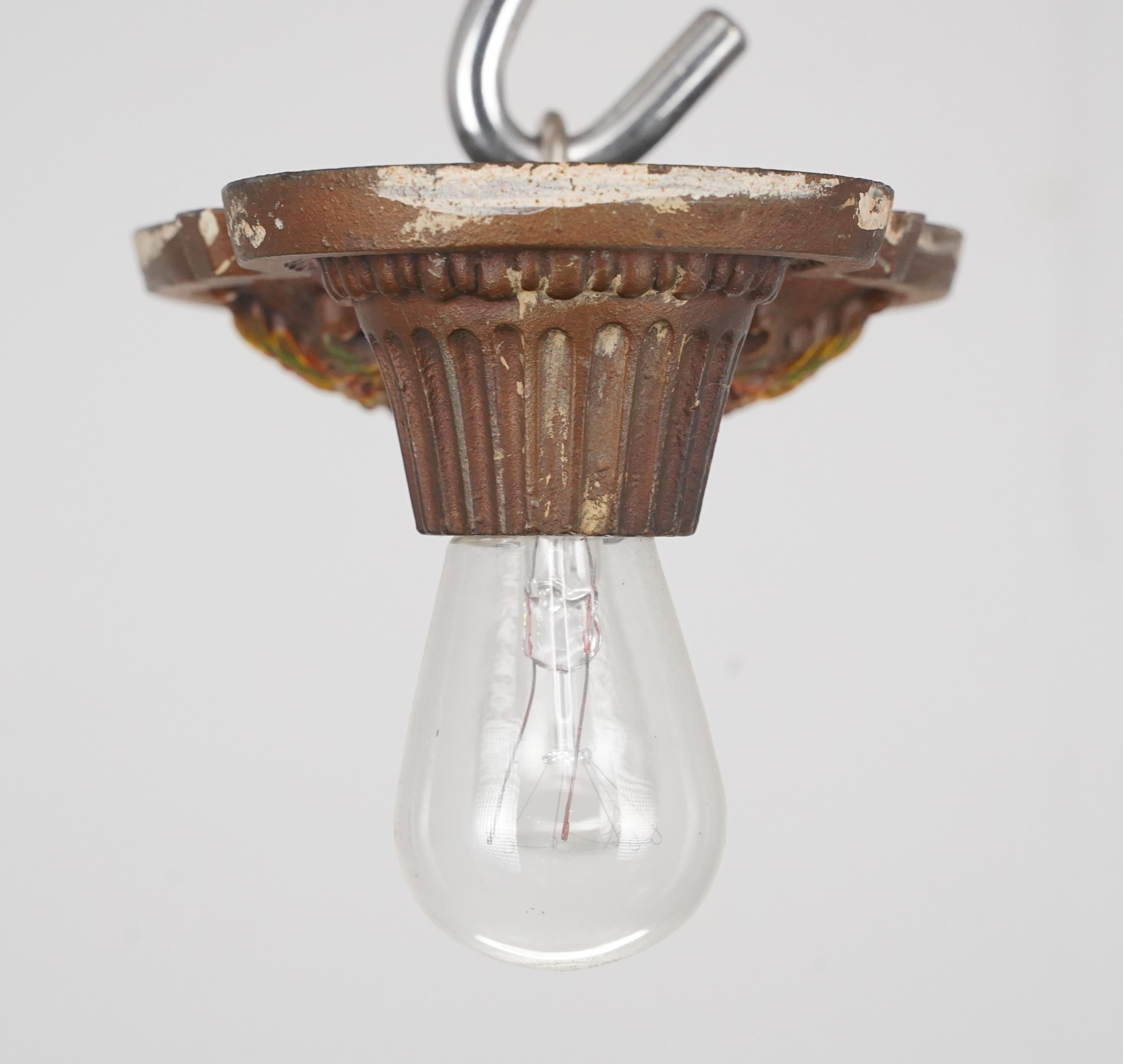 1920er Art Deco Freiliegende Glühbirne Flush Mount Light (Eisen) im Angebot