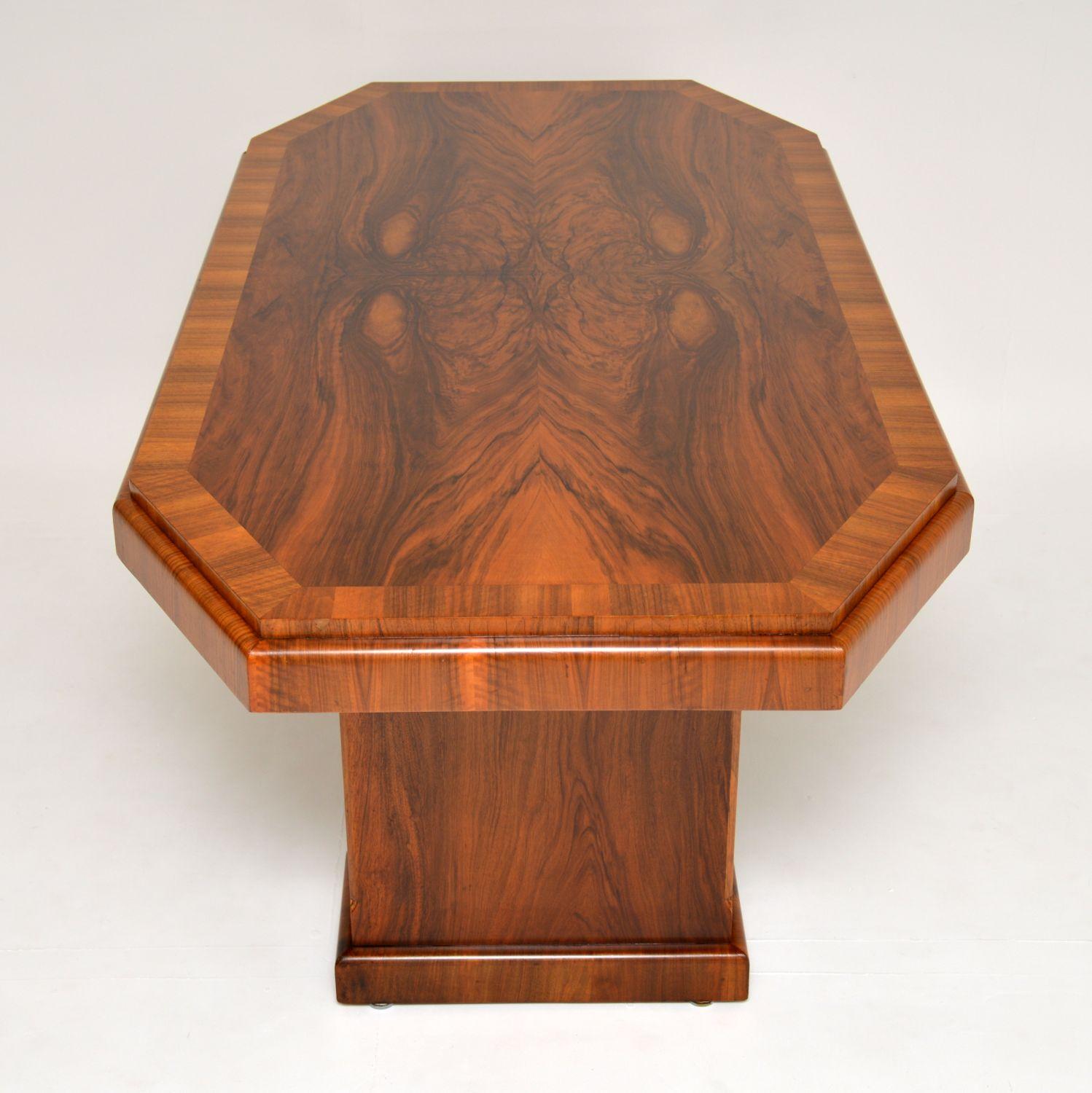 1920s Art Deco Figured Walnut Dining Table In Good Condition In London, GB