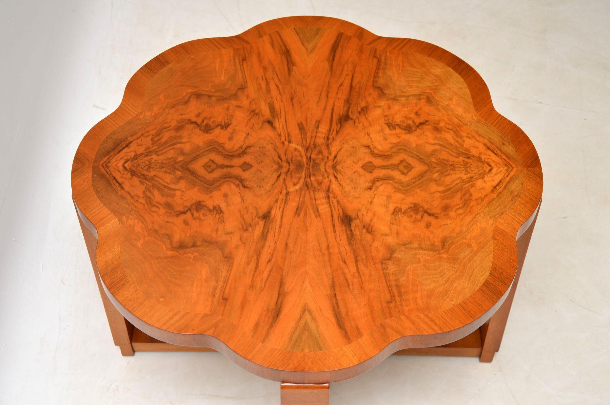 1920s Art Deco Figured Walnut Nesting Coffee Table In Good Condition In London, GB