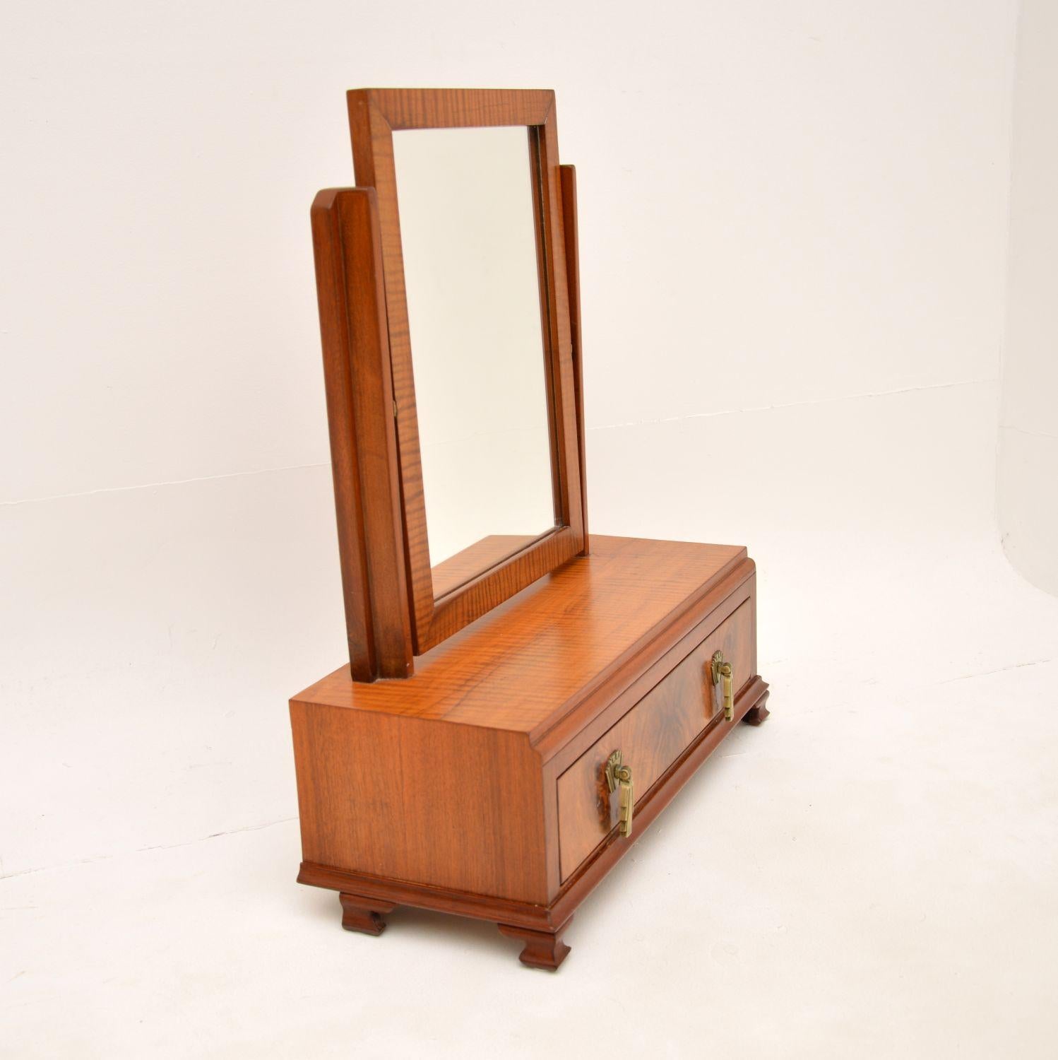 A stunning Art Deco period vanity mirror in walnut. This was made in England, it dates from the 1920-1930s.

The quality is amazing and this is a very useful item. It is perfect for use on top of a dressing table or chest of drawers. The walnut has