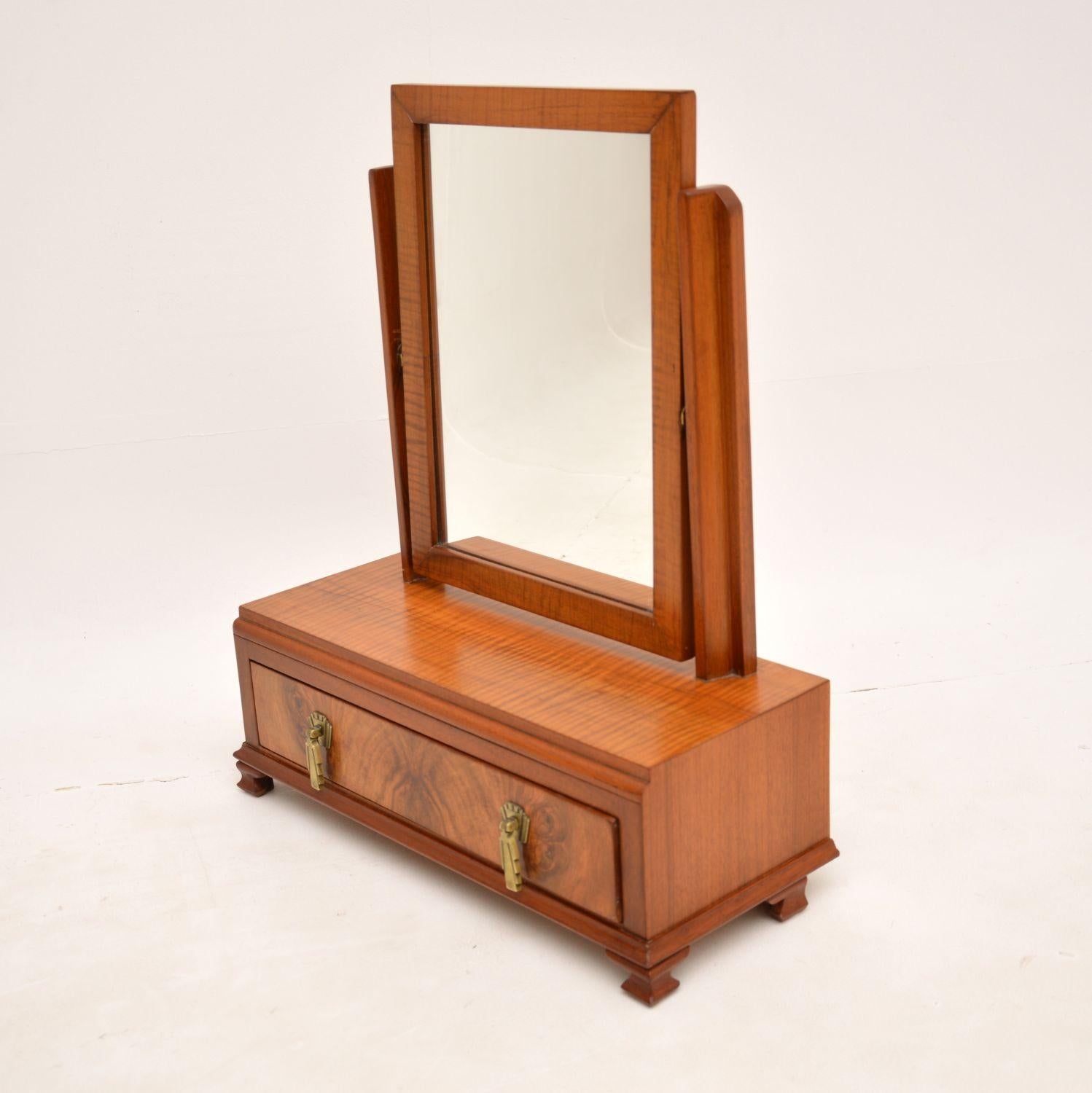 1920er Art Deco Figured Walnut Table Top Mirror (Art déco)