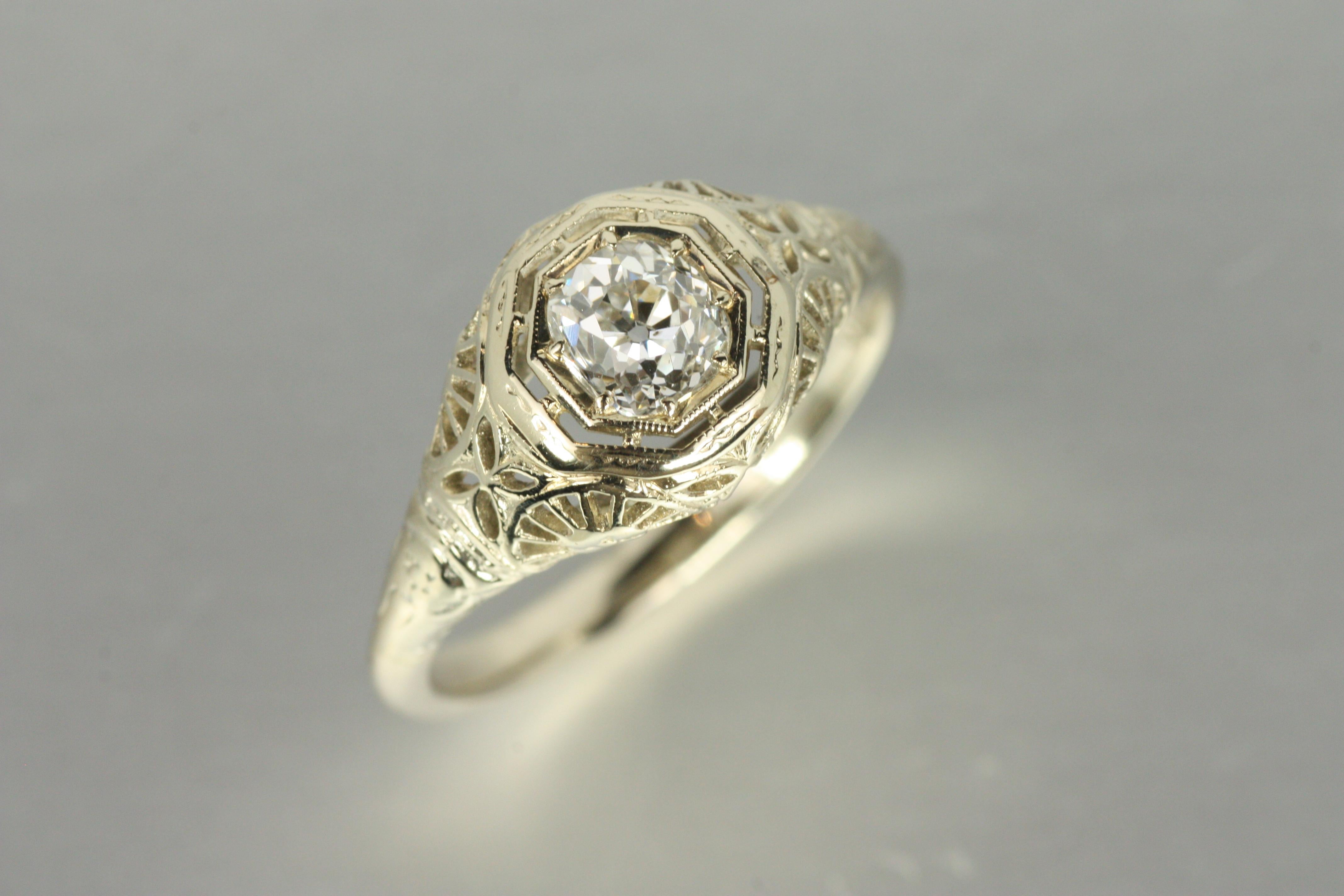 1920s Art Deco Filigree Engagement Ring with 0.55ct Old Mine Cut Diamond in 14K For Sale 2