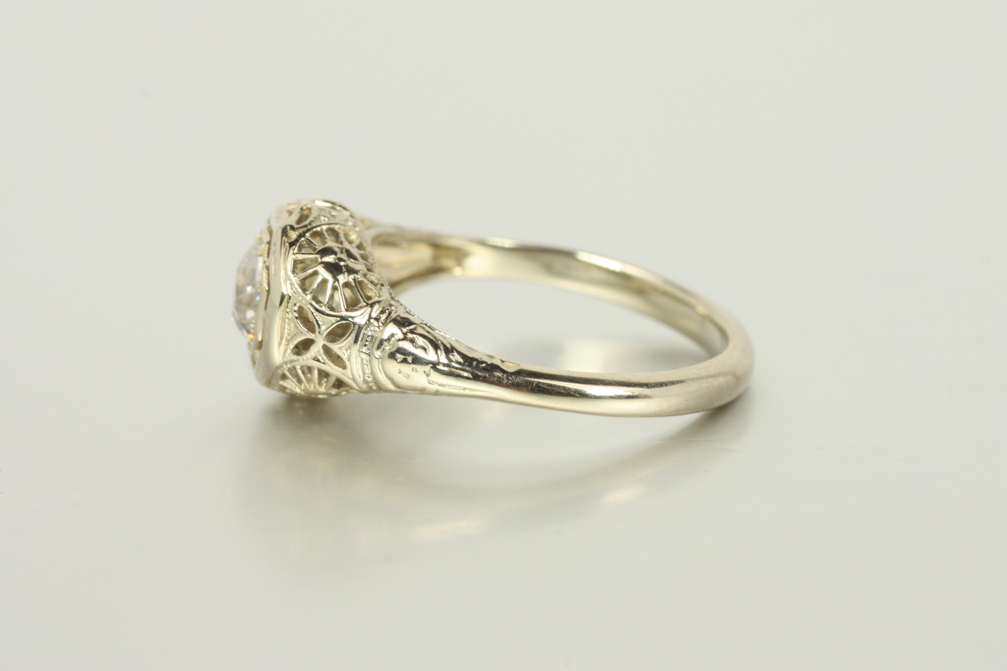 1920s Art Deco Filigree Engagement Ring with 0.55ct Old Mine Cut Diamond in 14K For Sale 3