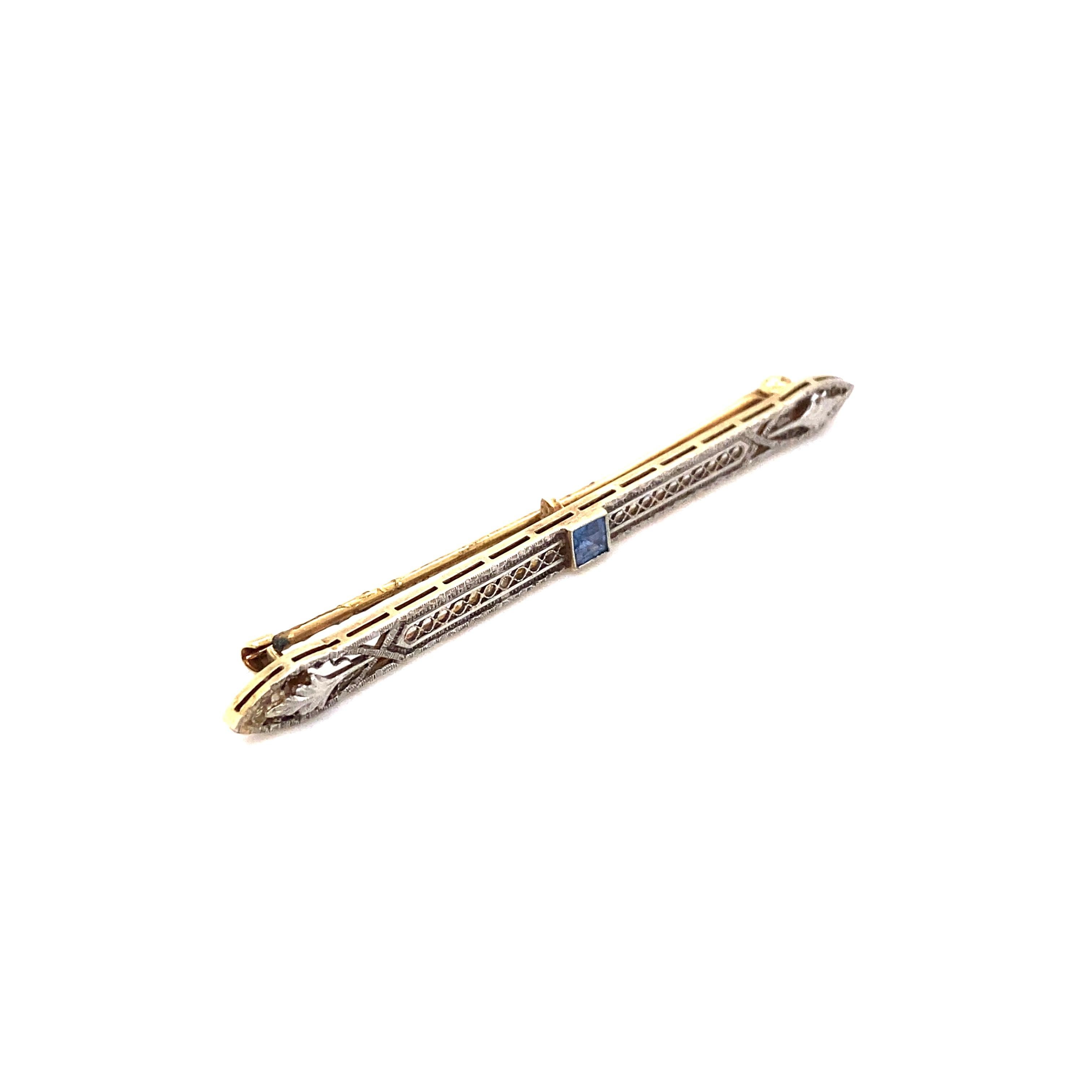 Women's or Men's 1920s Art Deco Filigree Sapphire Bar Pin in 14 Karat Gold and Platinum