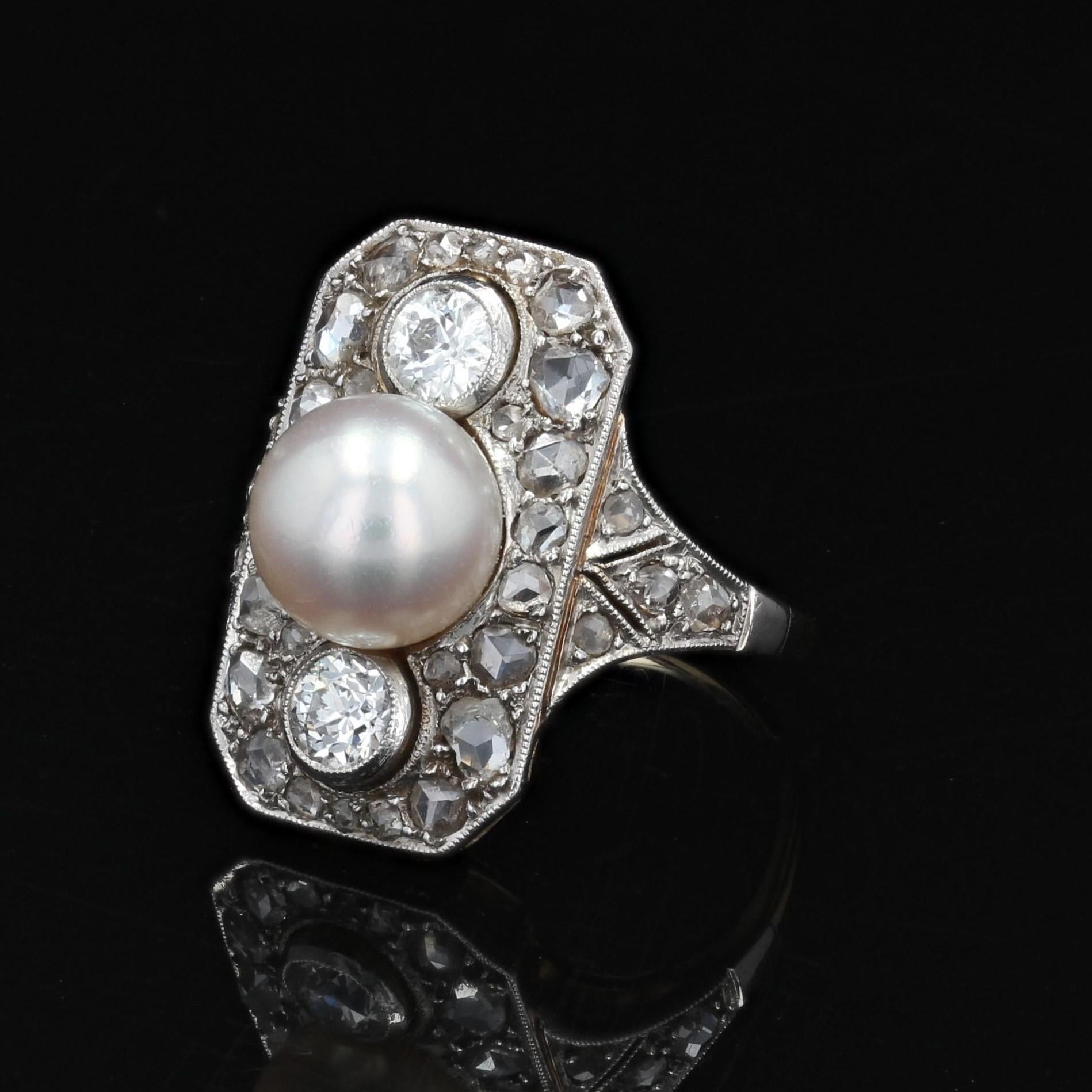 1920s Art Deco Fine Pearl Diamonds 18 Karat Yellow Gold Platinum Ring In Excellent Condition For Sale In Poitiers, FR