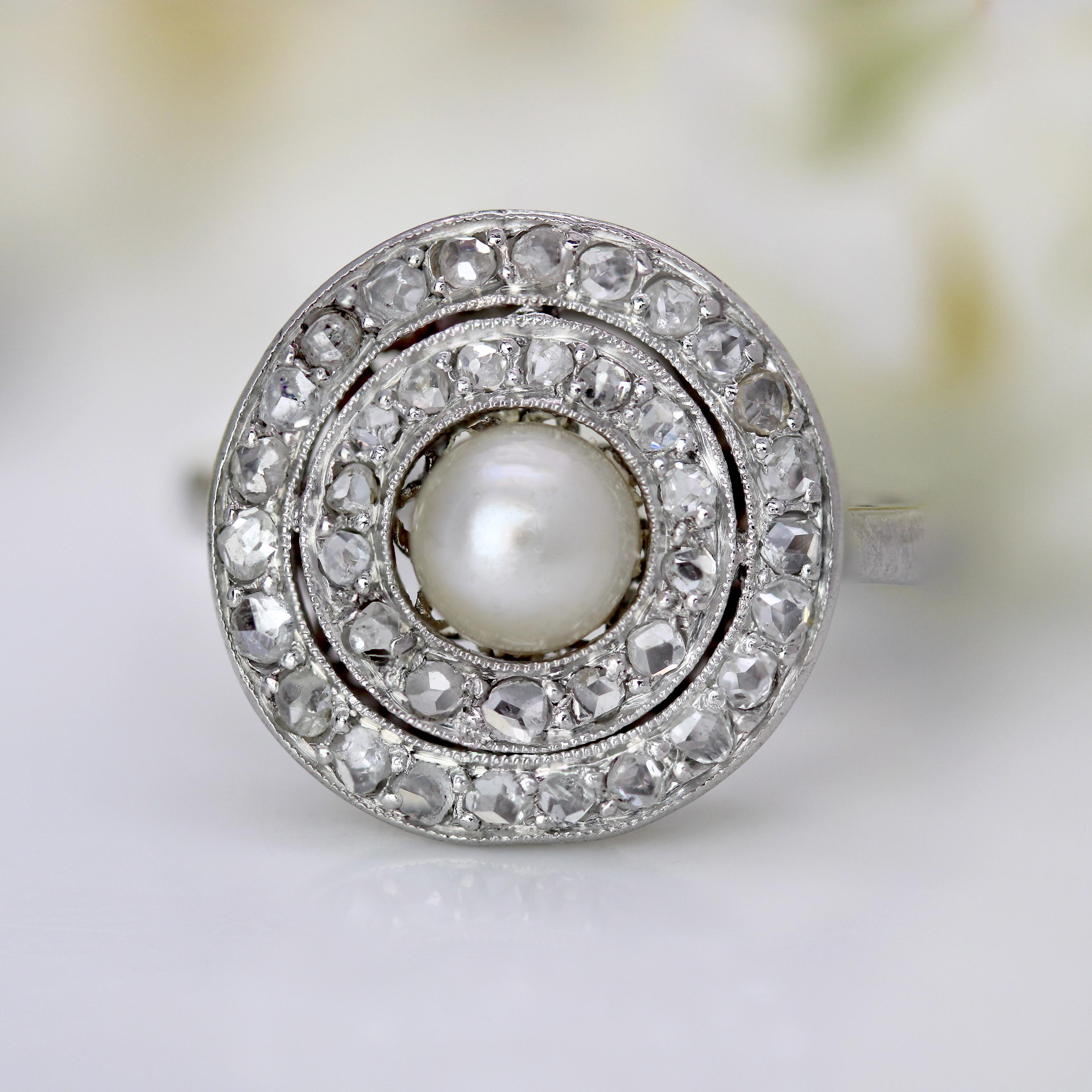 Art Déco Anello tondo in platino con perle e diamanti Art Deco degli anni '20 in vendita