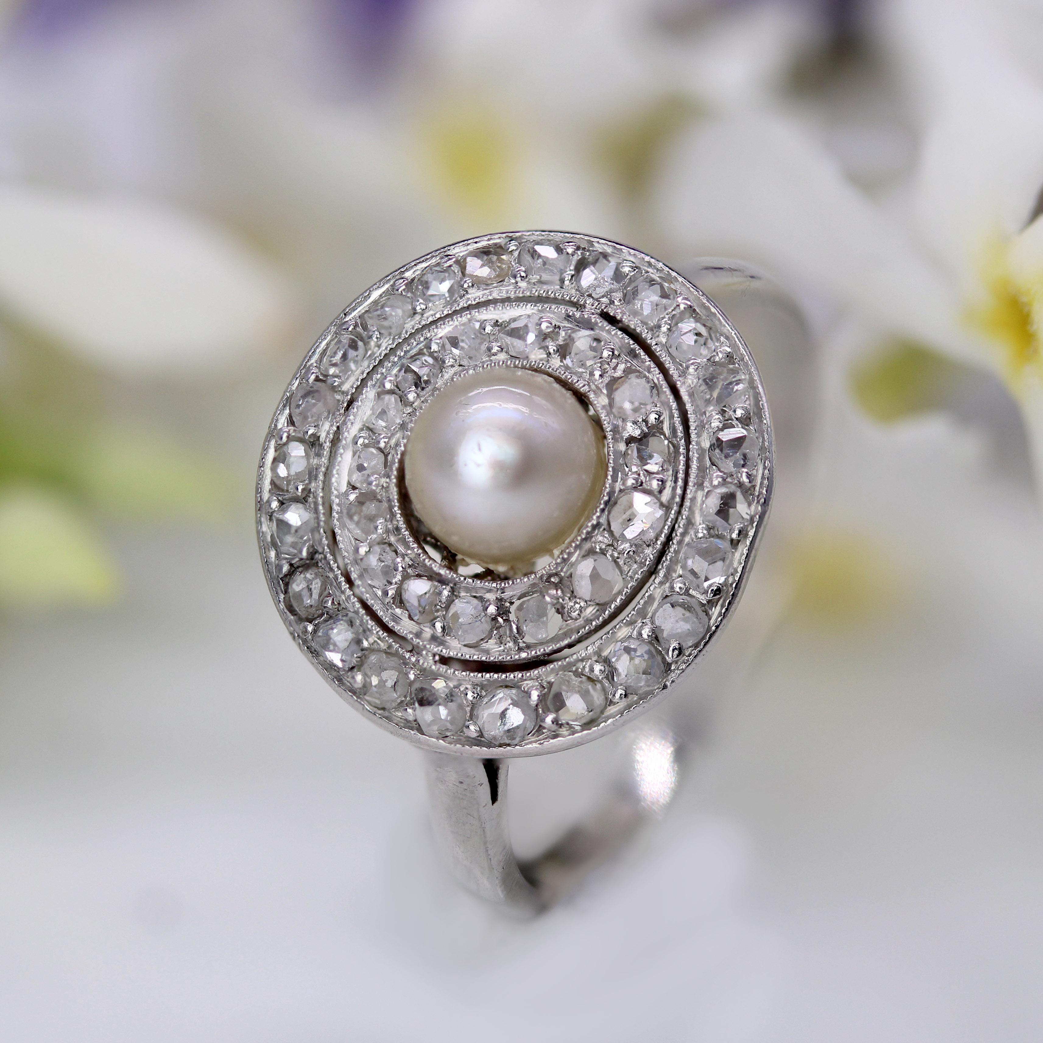 Anello tondo in platino con perle e diamanti Art Deco degli anni '20 in vendita 3