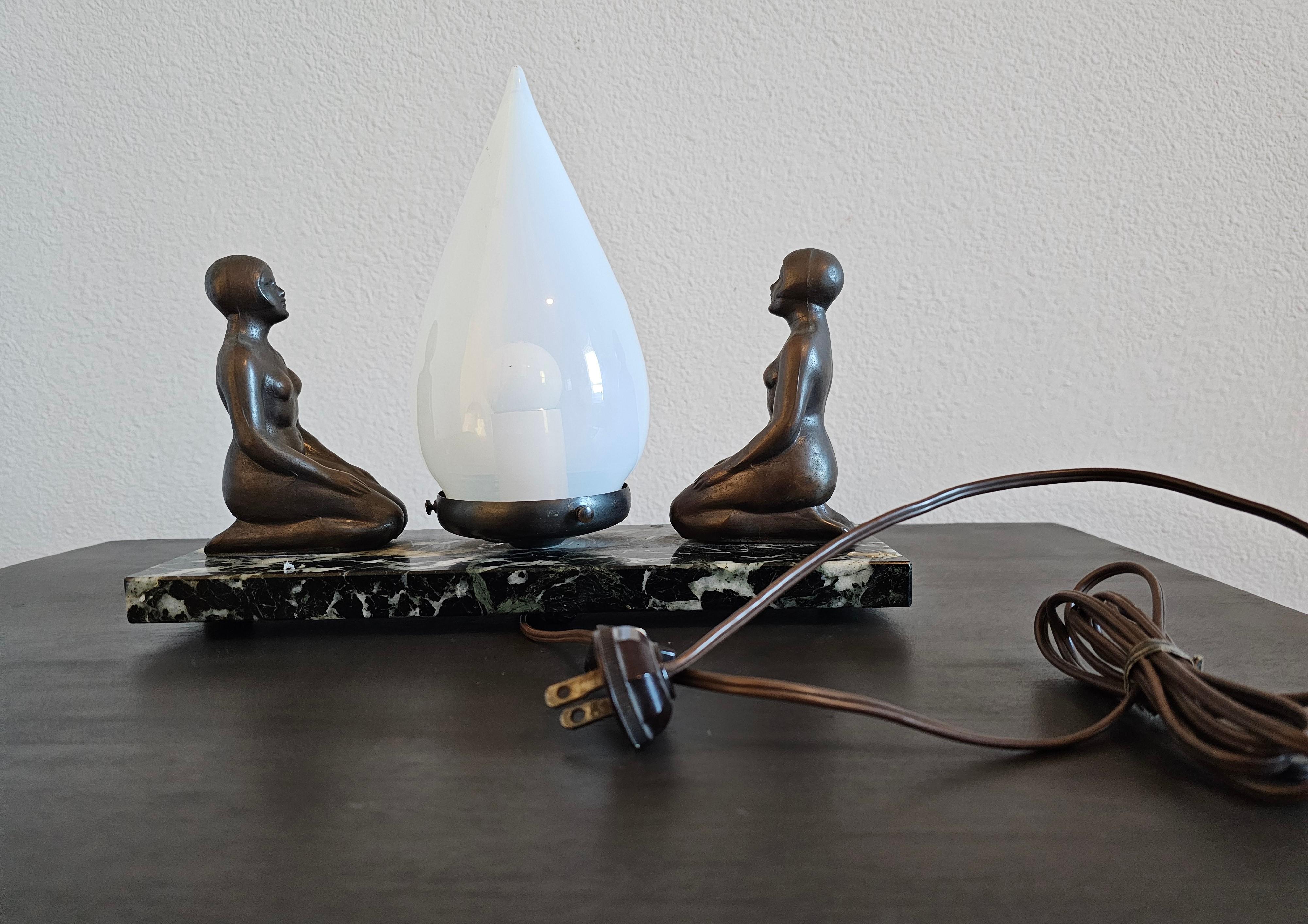 1920er Jahre Art Deco Frankart / Nuart Stil Skulpturale Nude Tischlampe im Angebot 2