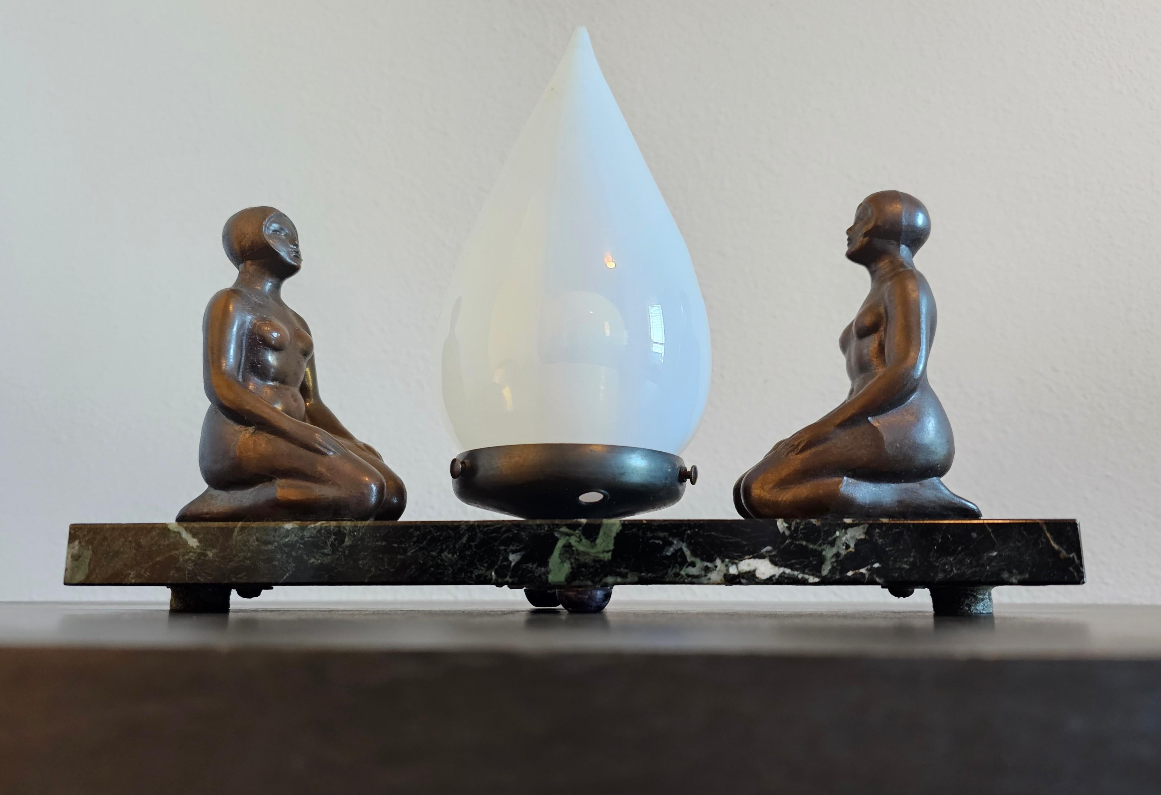 Art déco Lampe de table sculpturale nue Art Déco Frankart / Nuart Style des années 1920  en vente