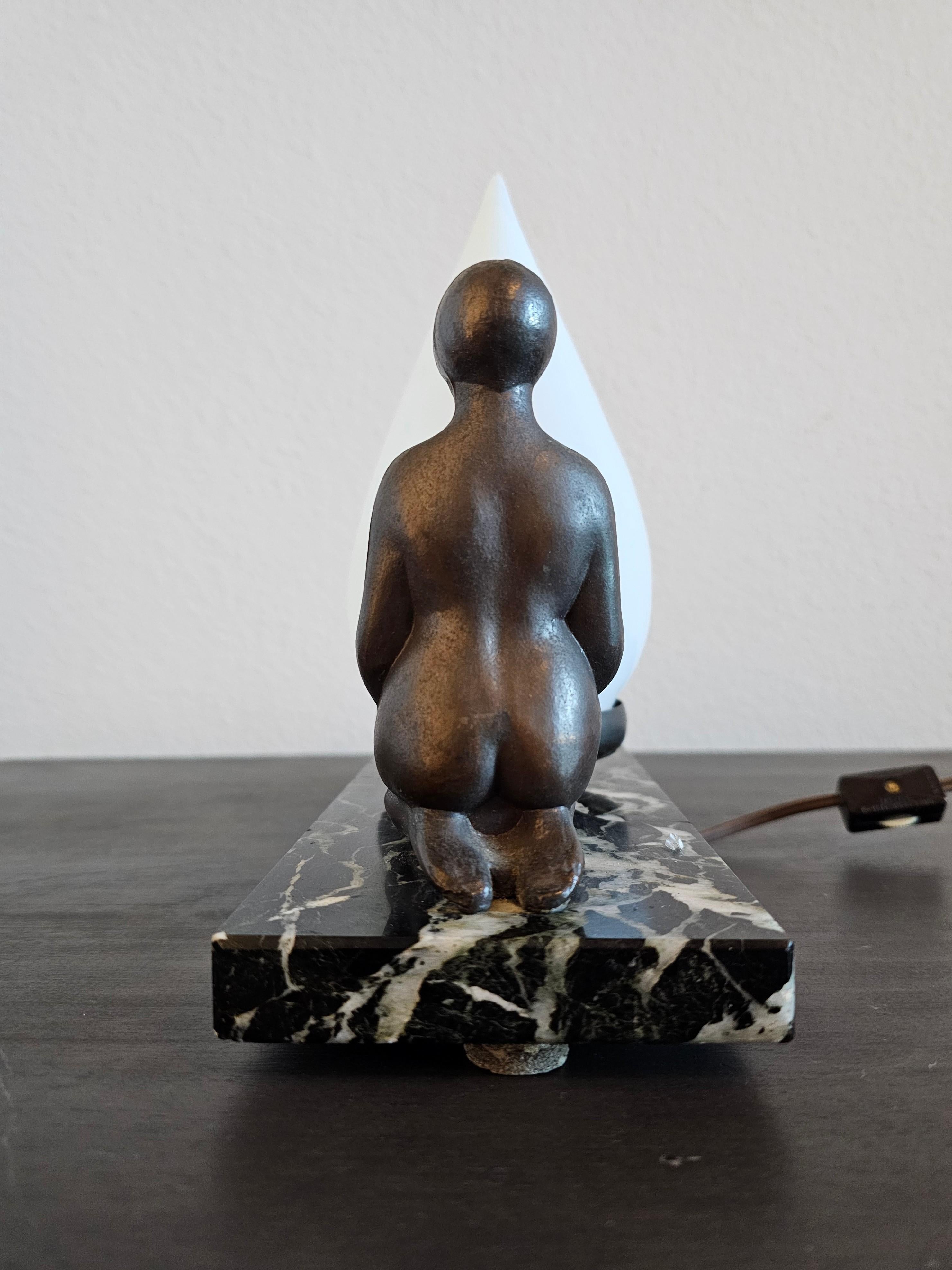 Métal Lampe de table sculpturale nue Art Déco Frankart / Nuart Style des années 1920  en vente