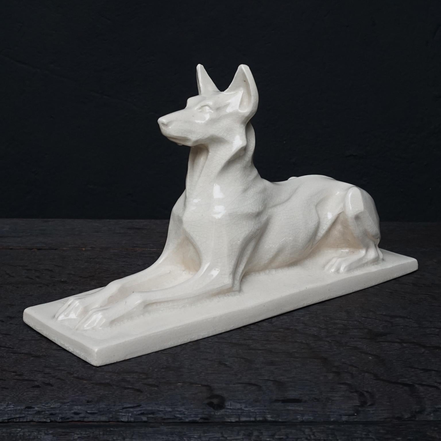 Französische Keramik-Hirschhund-Statue von Charles Louis Eugne Virion aus den 1920er Jahren im Art déco-Stil im Zustand „Gut“ im Angebot in Haarlem, NL