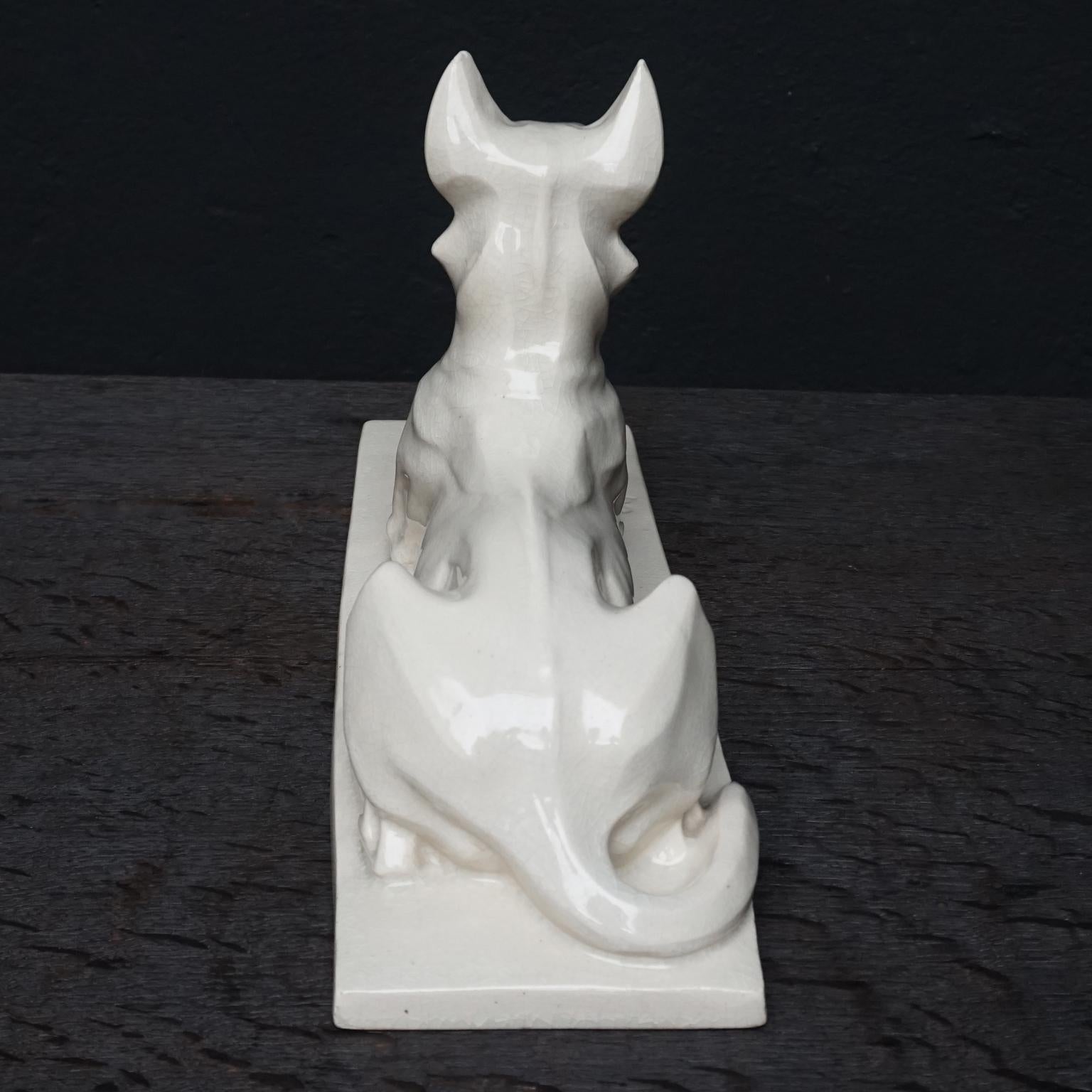 Vernissé Statue de chien de berger en céramique Art Déco français des années 1920 par Charles Louis Eugne Virion en vente