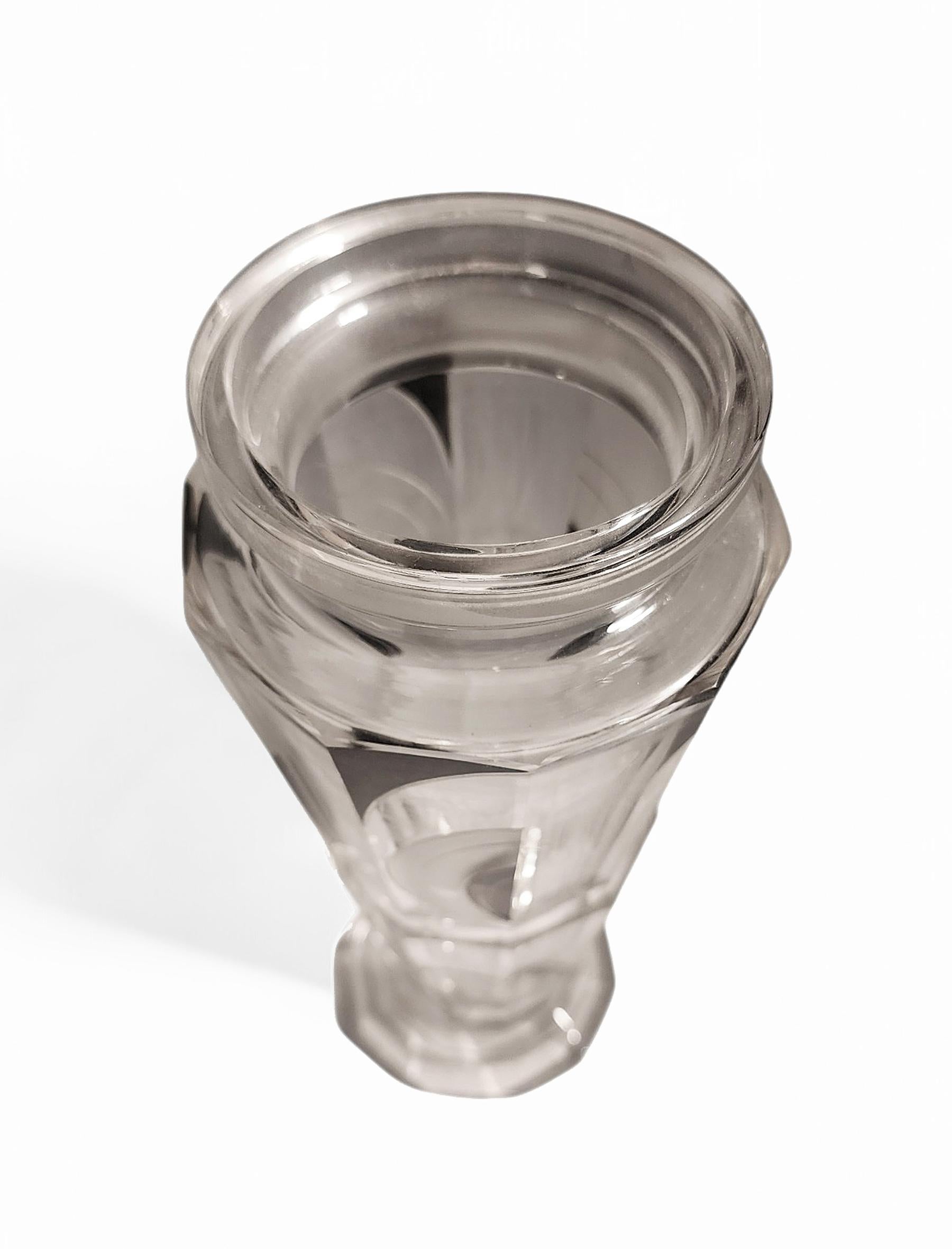 Decantador francés Art Déco de los años 20 de cristal cilíndrico y esmalte negro con tapón Vaciado en venta