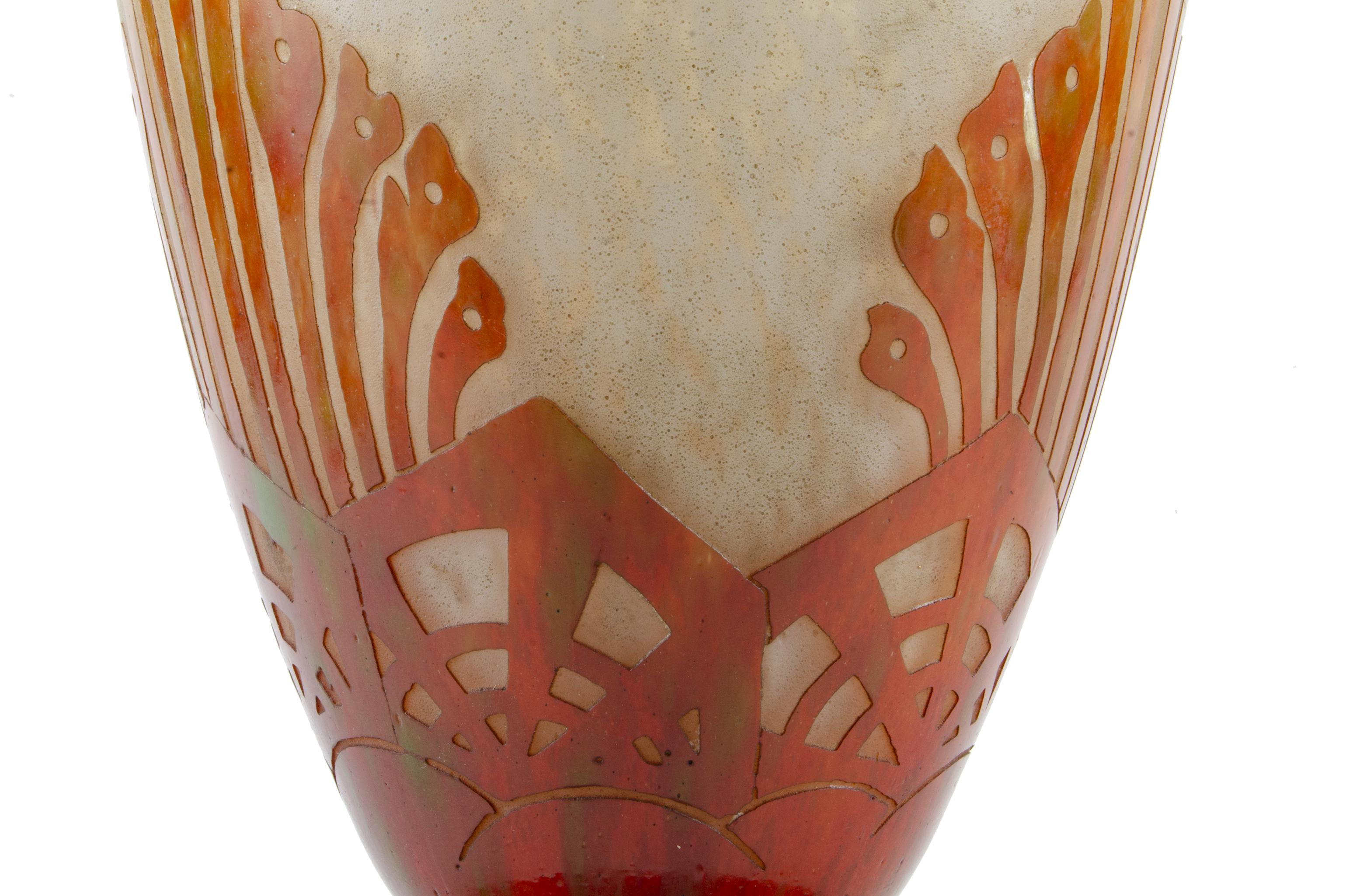 Début du 20ème siècle Vase Art Déco en verre français des années 1920 avec algues par Charder pour Le Verre Français en vente