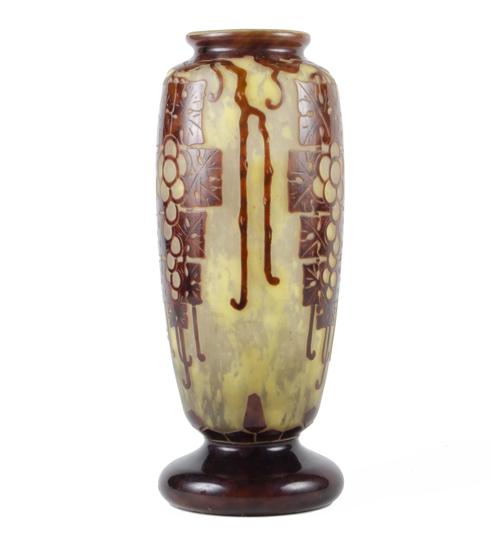 1920s Art Déco French Hand-Painted Frosted Vase by Charder for Le Verre Français Art Decó en venta
