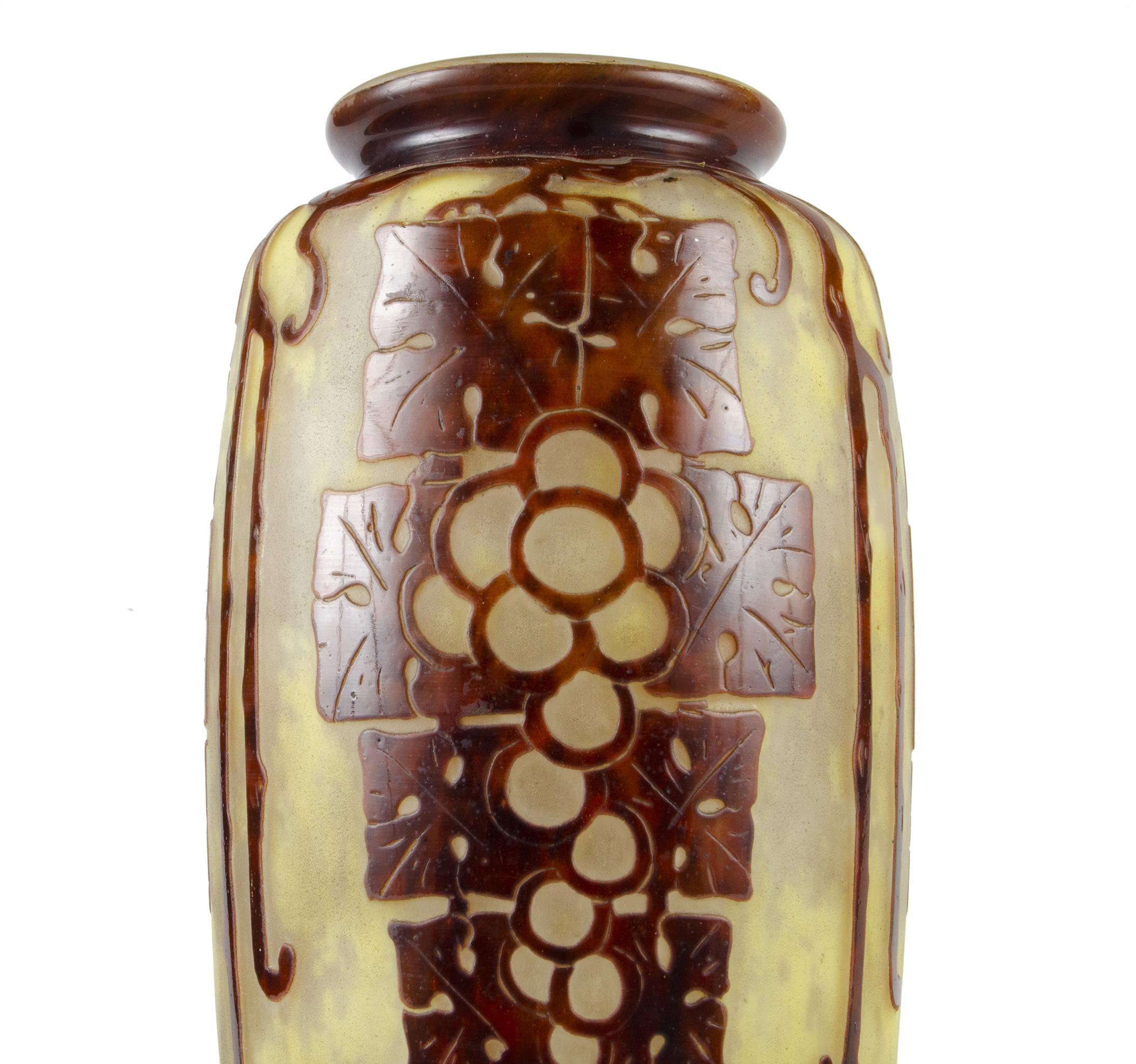 1920s Art Déco French Hand-Painted Frosted Vase by Charder for Le Verre Français Francés en venta