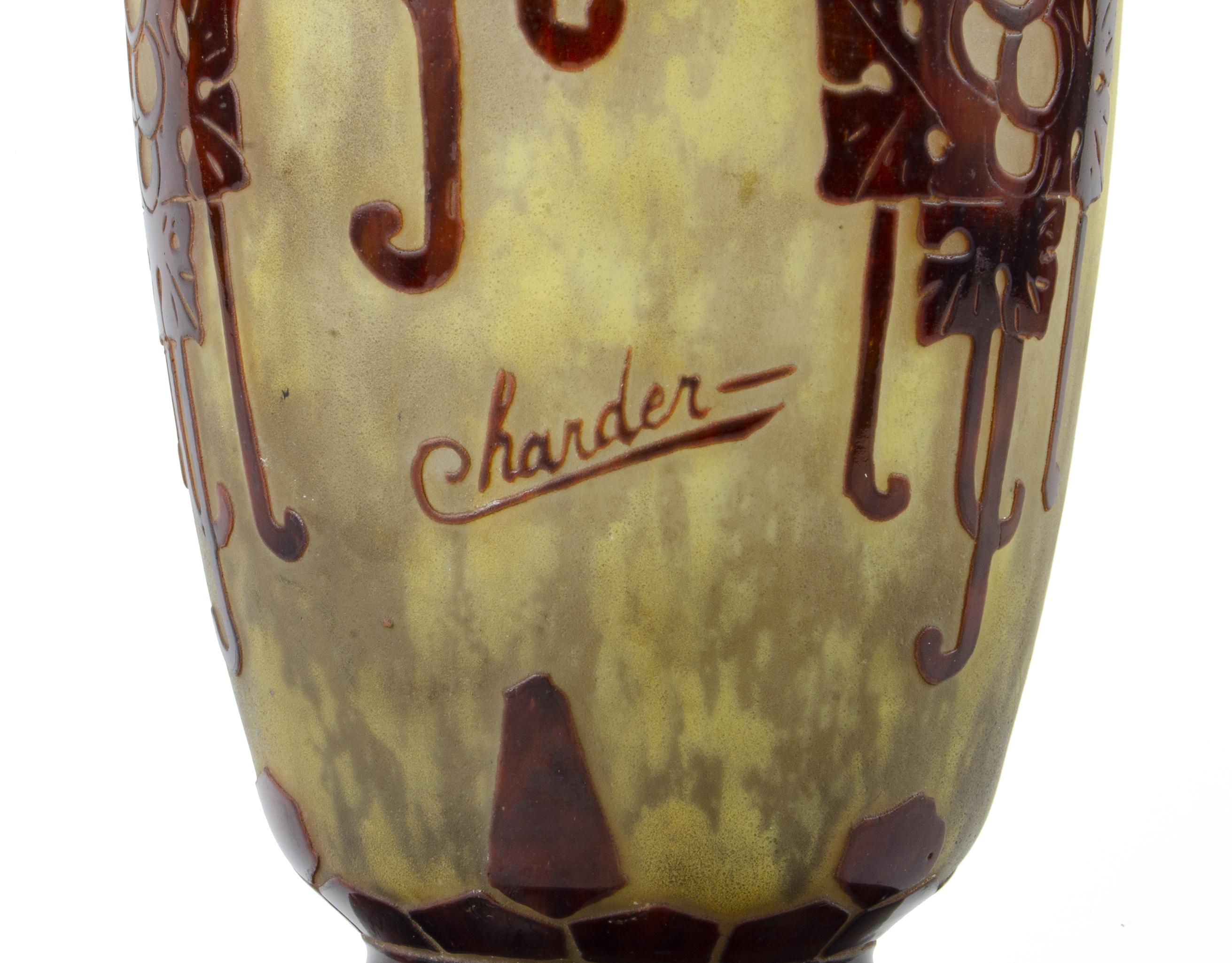 1920s Art Déco French Hand-Painted Frosted Vase by Charder for Le Verre Français principios del siglo XX en venta