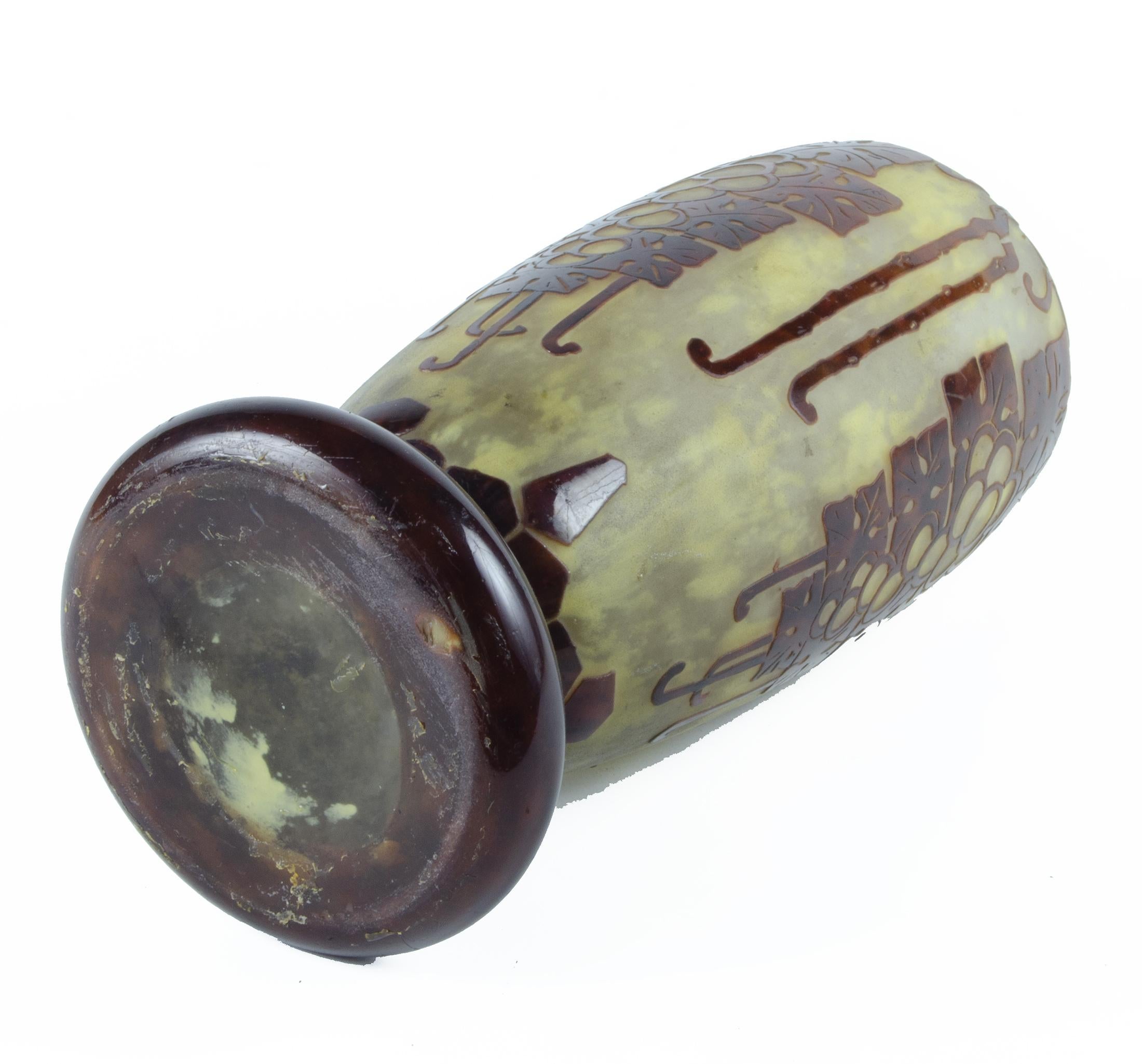 1920s Art Déco French Hand-Painted Frosted Vase by Charder for Le Verre Français en venta 1