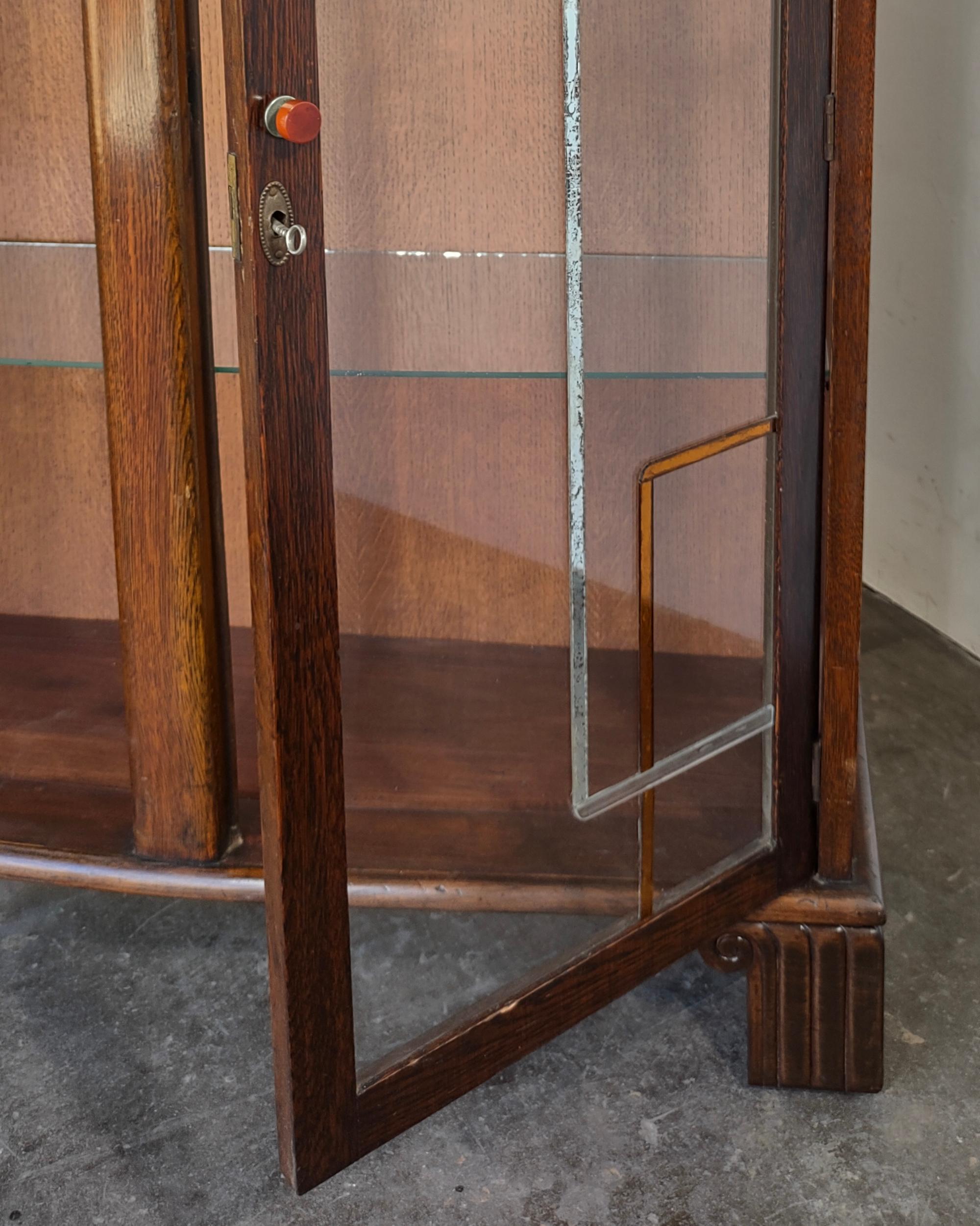1920s Art Deco Glass Display Cabinet Curio with Decorative Mirror Details In Good Condition In Hawthorne, CA