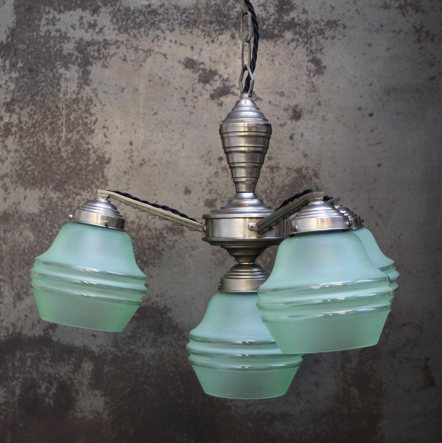 Art déco Lampe suspendue Art Déco des années 1920 en verre dépoli vert en vente