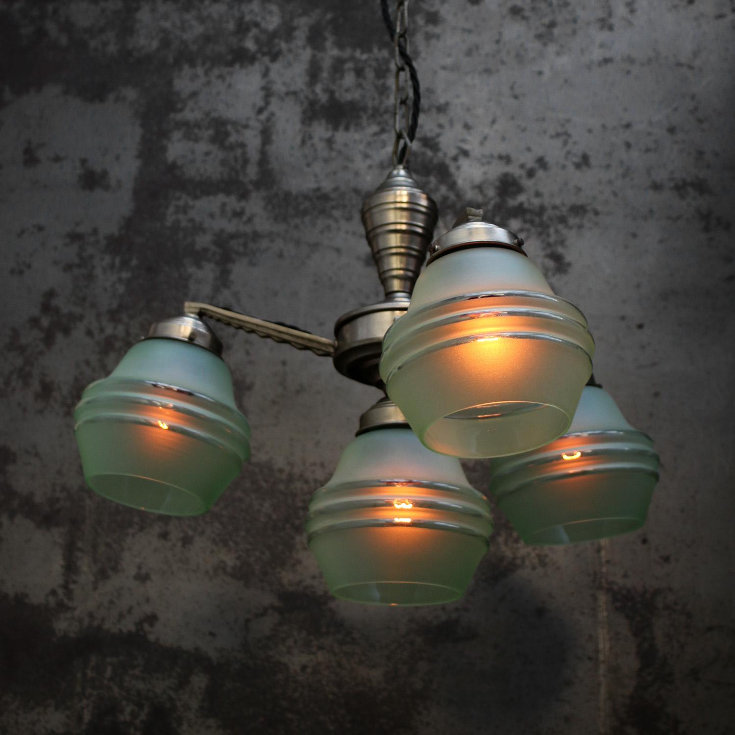 Néerlandais Lampe suspendue Art Déco des années 1920 en verre dépoli vert en vente