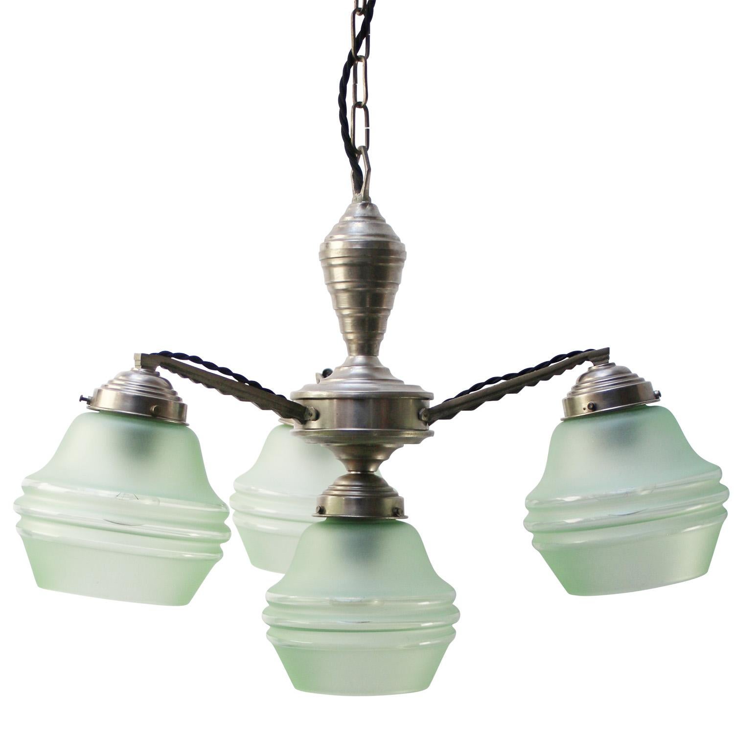 Verre Lampe suspendue Art Déco des années 1920 en verre dépoli vert en vente