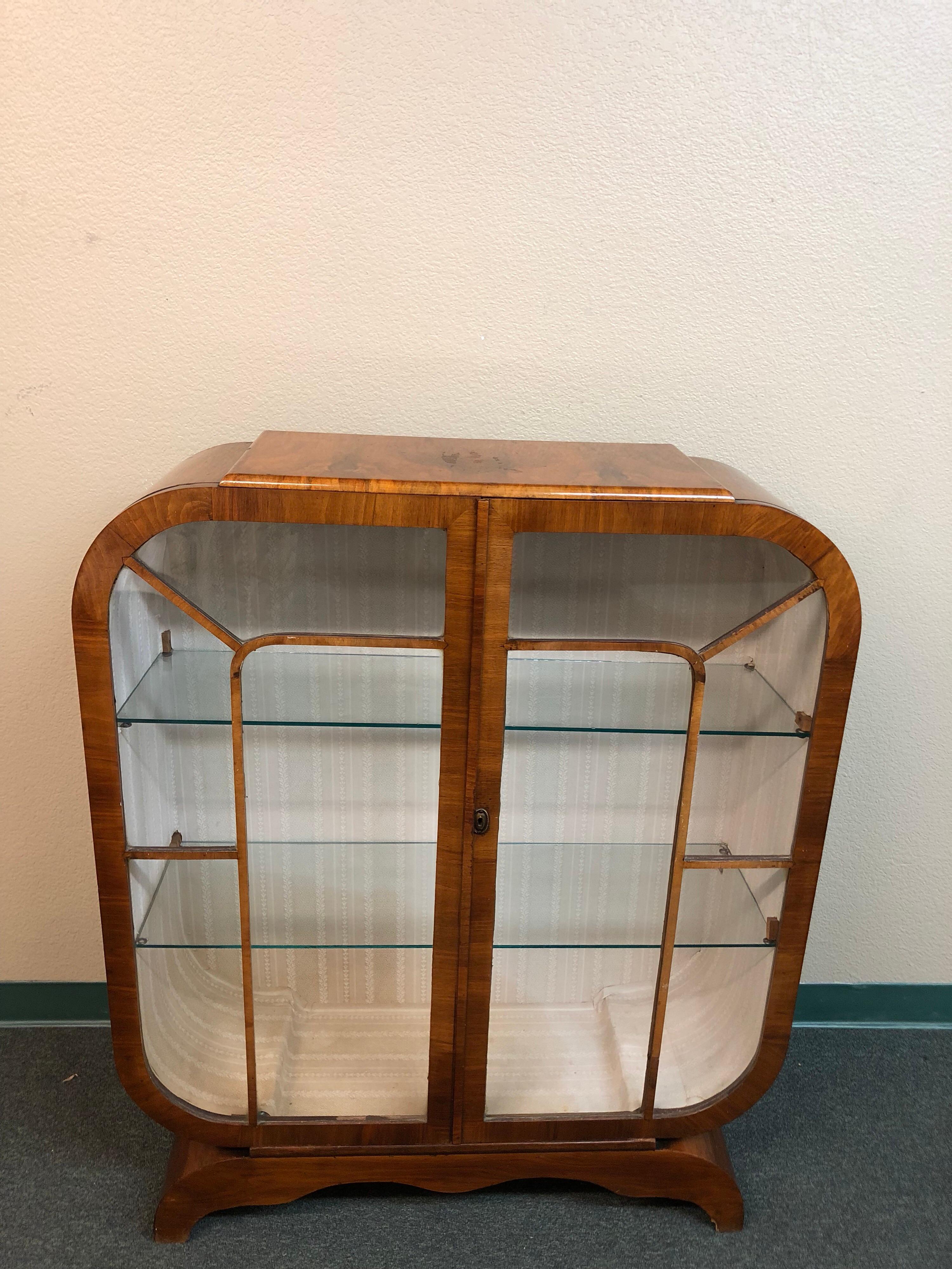 American 1920s Art Deco Mahogany Veneer Display Cabinet For Sale