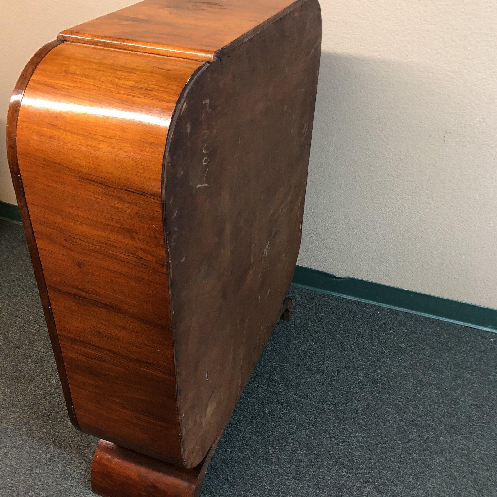 1920s Art Deco Mahogany Veneer Display Cabinet In Good Condition For Sale In San Francisco, CA