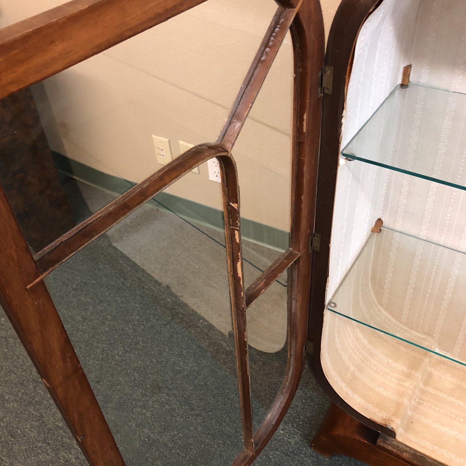 1920s Art Deco Mahogany Veneer Display Cabinet For Sale 2