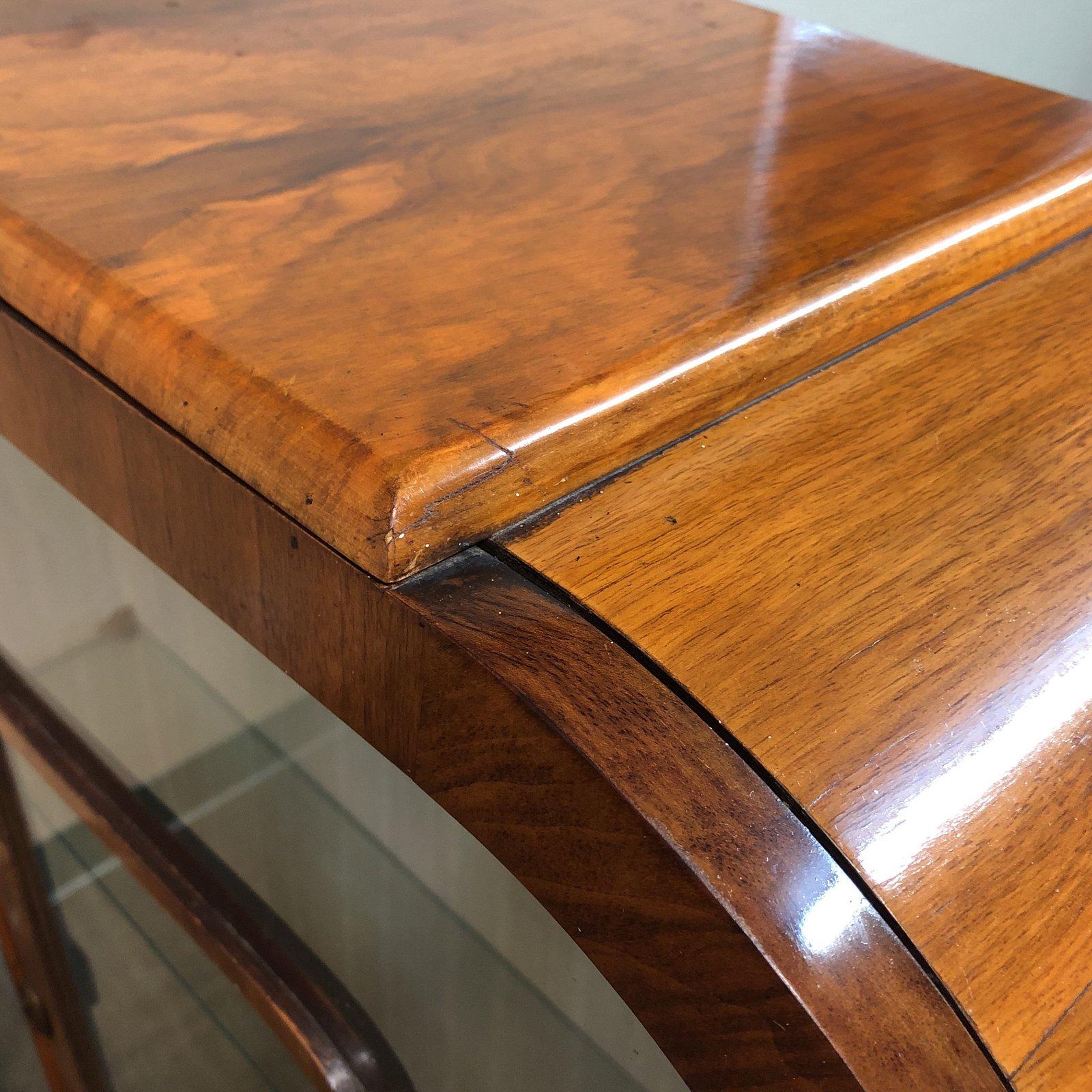 1920s Art Deco Mahogany Veneer Display Cabinet For Sale 3