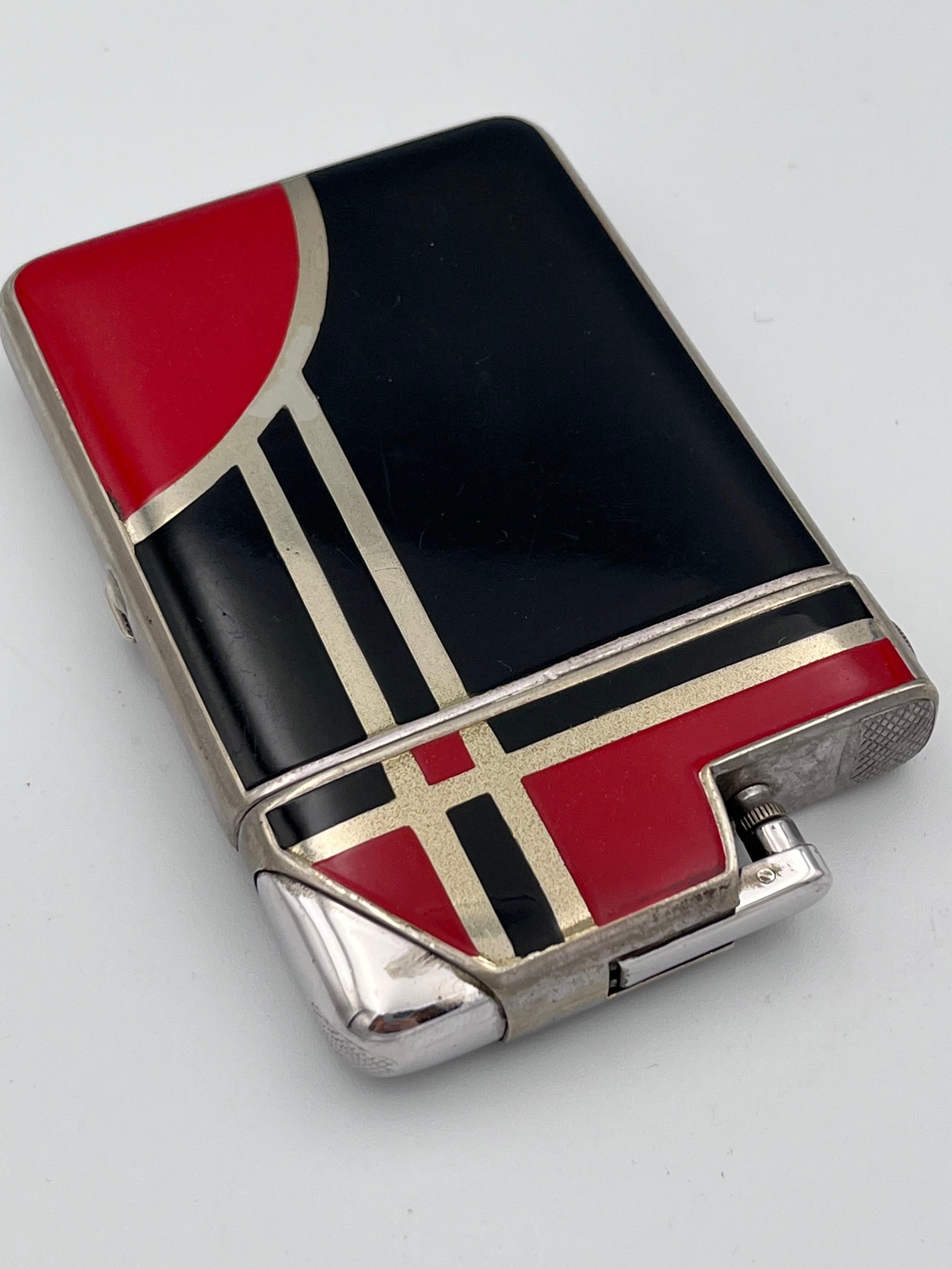 1920's Art Deco Marathon Red and Black Enamel Combo Cigarette Case and Lighter In Good Condition For Sale In Red Lion, PA