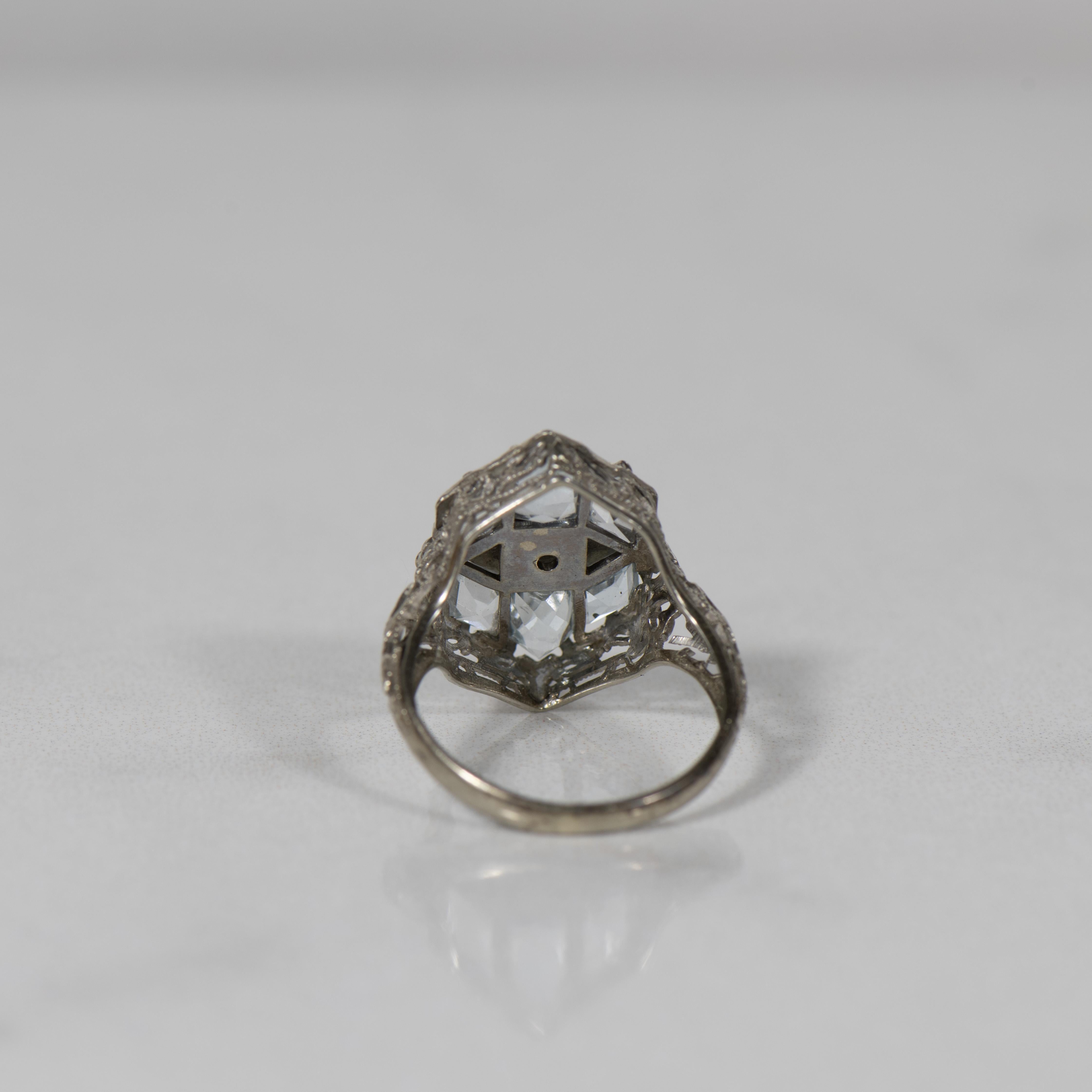 1920'S Art Deco Natürlicher Aquamarin & Natürlicher Diamant Filigraner Ring im Zustand „Gut“ in Addison, TX