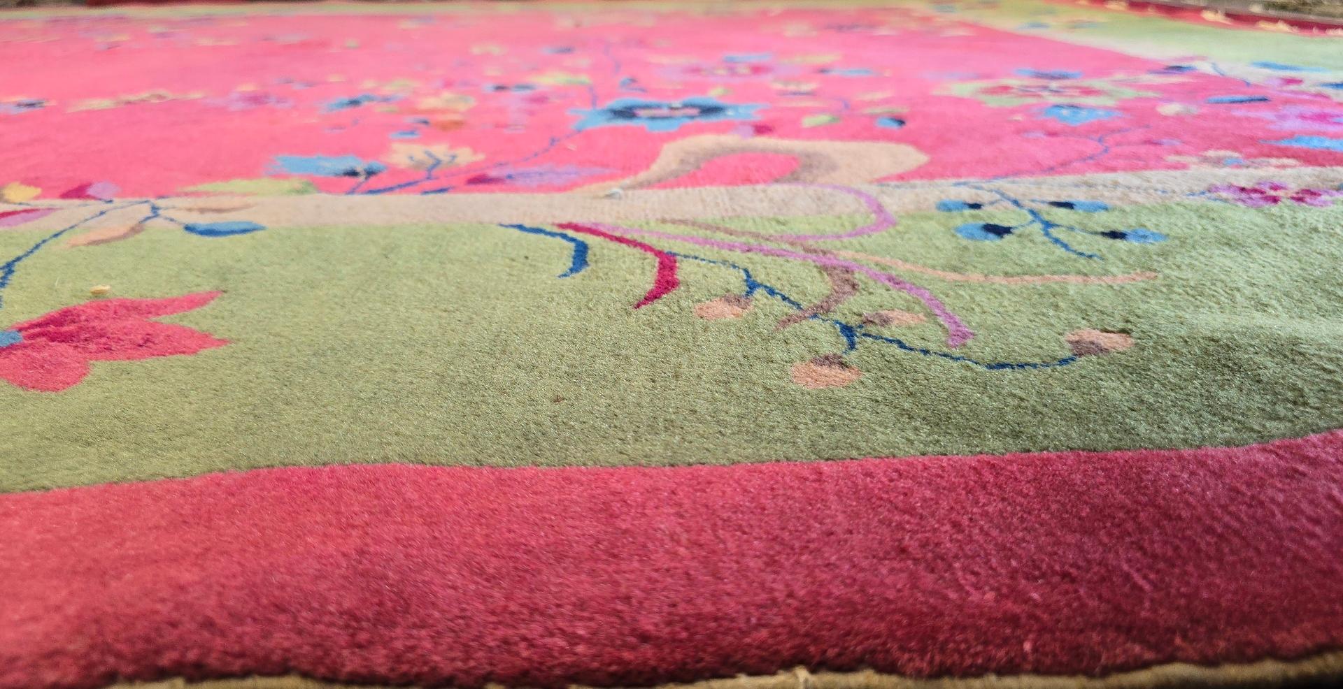1920s Art Deco Nichols Alfombra Floral China rosa 9x11.6 en Bueno estado para la venta en Los Angeles, CA