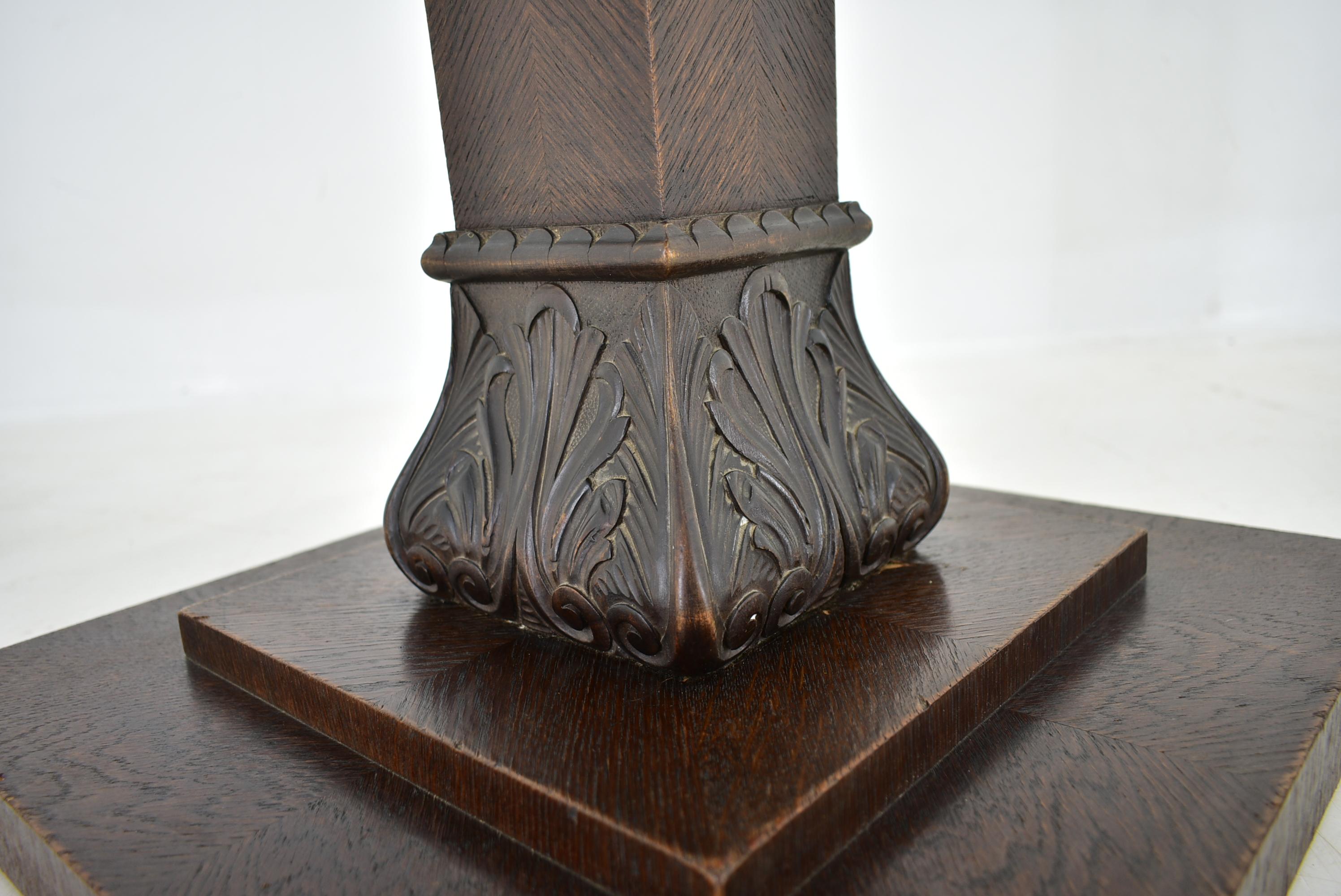 Table basse d'appoint Art Déco 1920 et nappe en vente 3