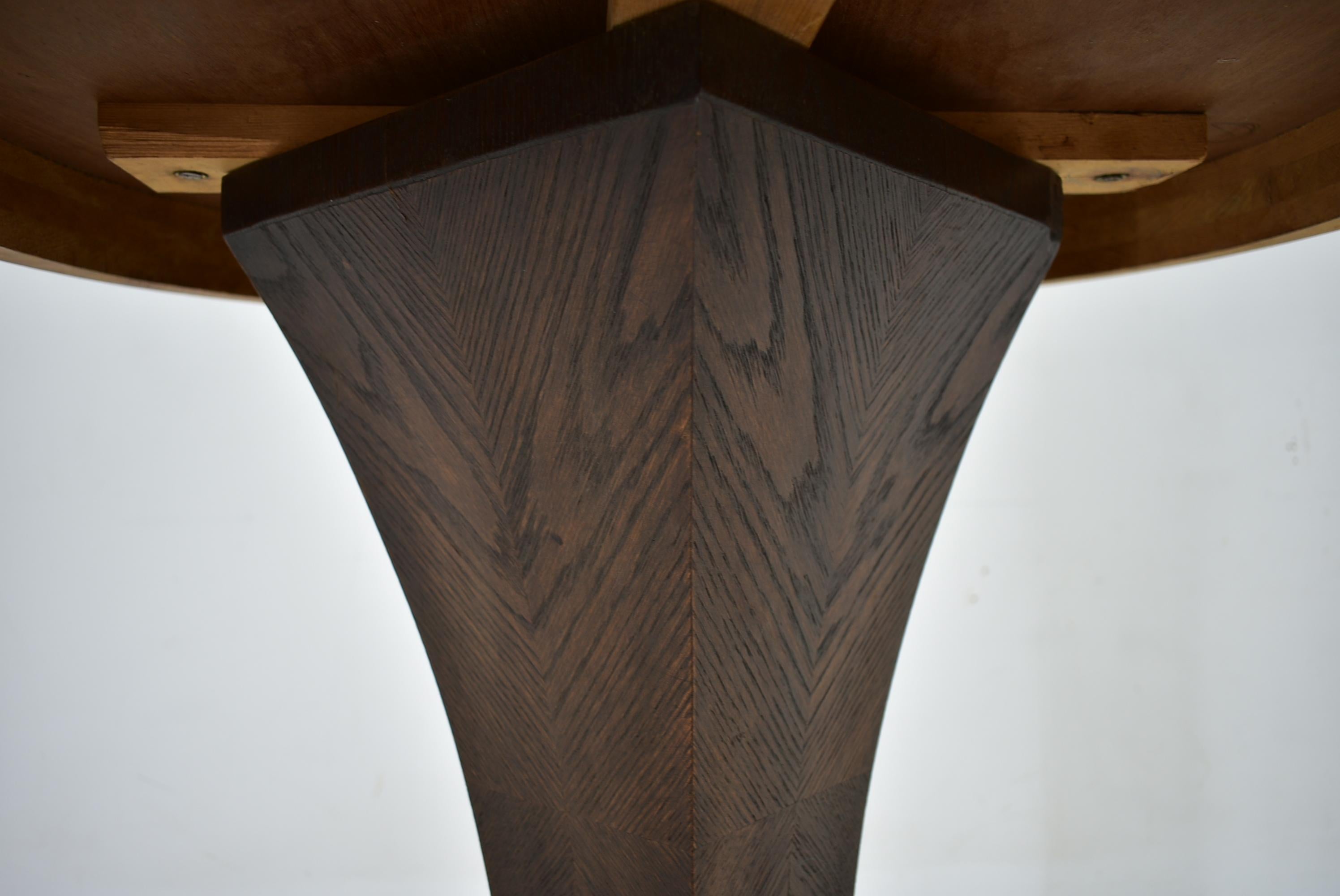 Table basse d'appoint Art Déco 1920 et nappe en vente 4