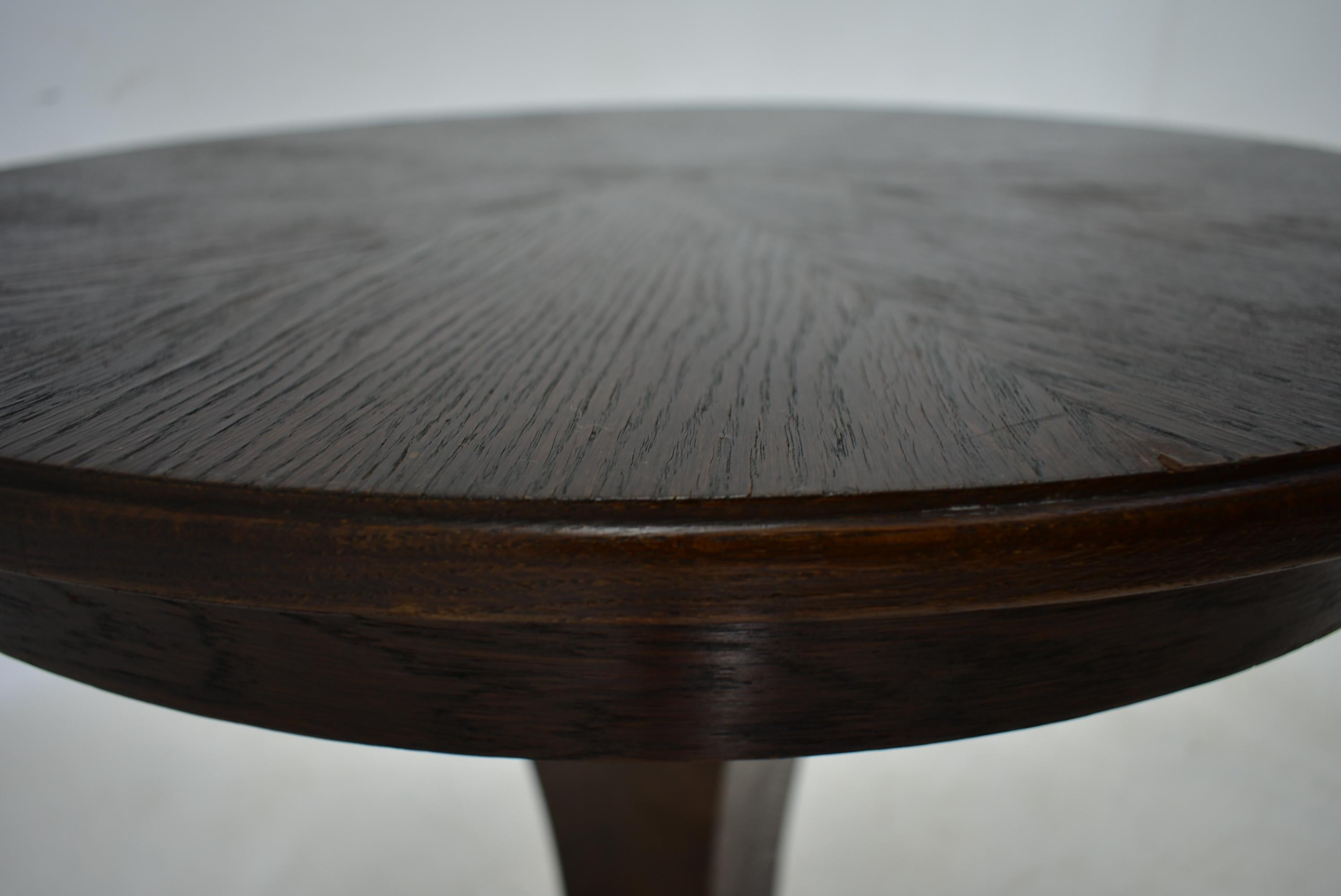 Table basse d'appoint Art Déco 1920 et nappe en vente 8