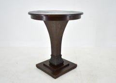 1920s Art Deco Occasional Coffee Table and tablecloth