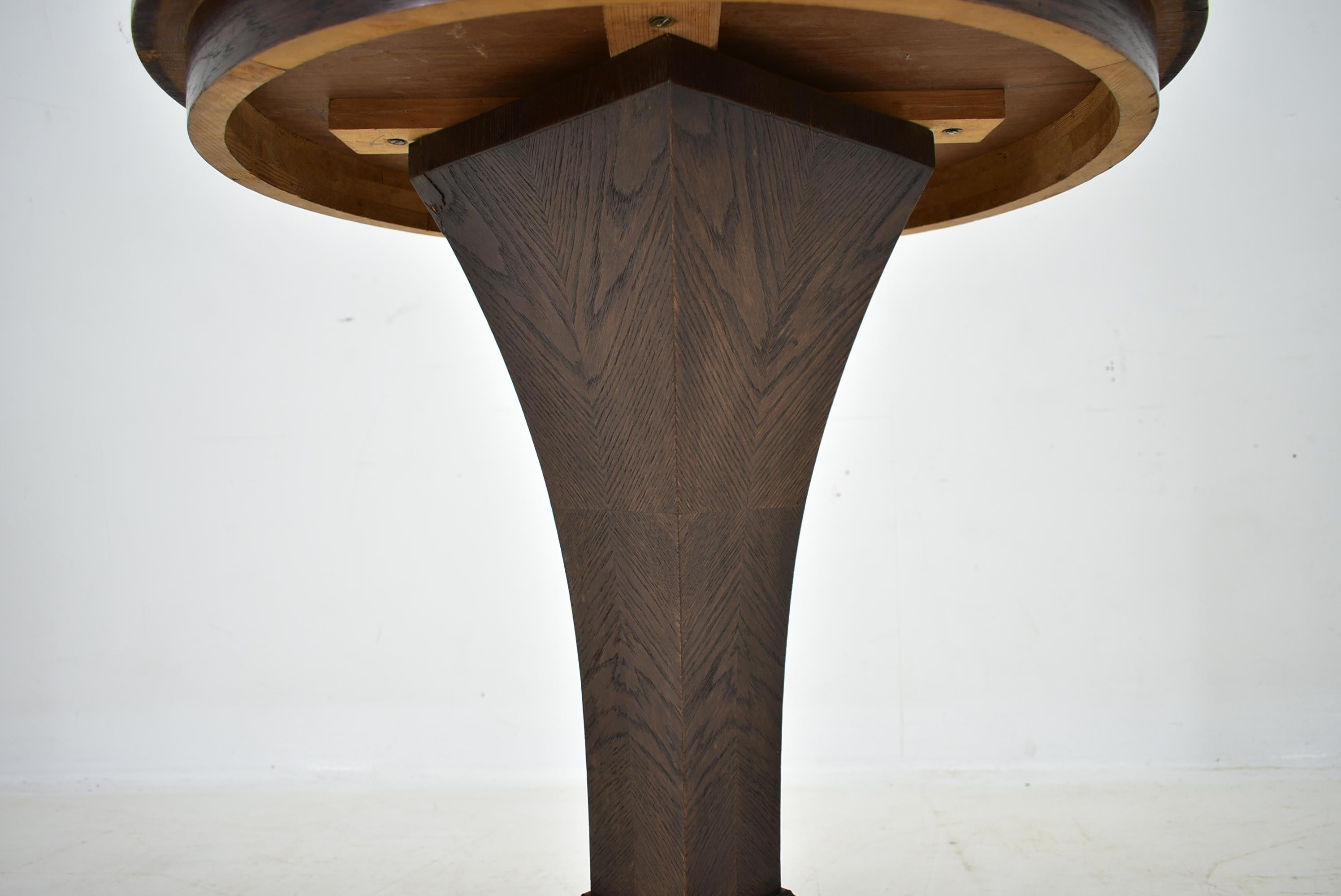 Début du 20ème siècle Table basse d'appoint Art Déco 1920 et nappe en vente