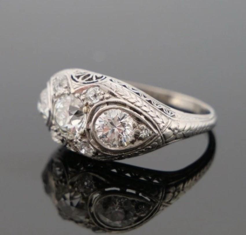 1920er Art Deco Alte Europäische Schliffe Handgefertigter Filigraner 2.00CTW Platin Diamant Ring im Angebot 4