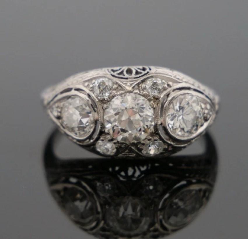 1920er Art Deco Alte Europäische Schliffe Handgefertigter Filigraner 2.00CTW Platin Diamant Ring im Angebot 3