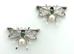 1920s Art Deco Pair of Bee Emerald Diamond Pearl Platinum Clip Brooch
