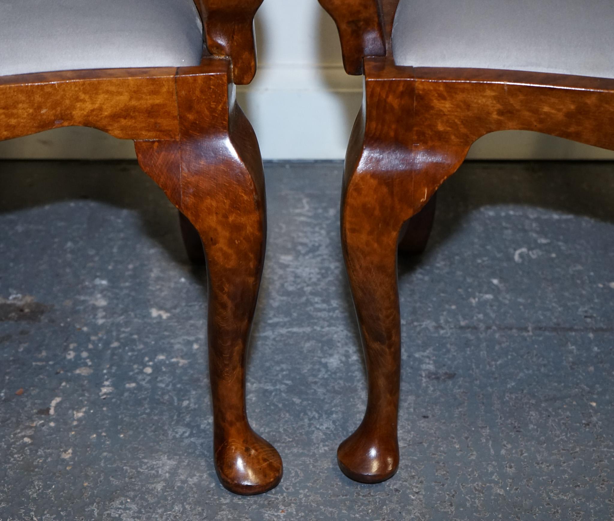 COPPIA ART DECO DEGLI ANNI '20 DI BRACCIOLI IN NOCE DA SALONE IN STILE Queen Anne in vendita 5