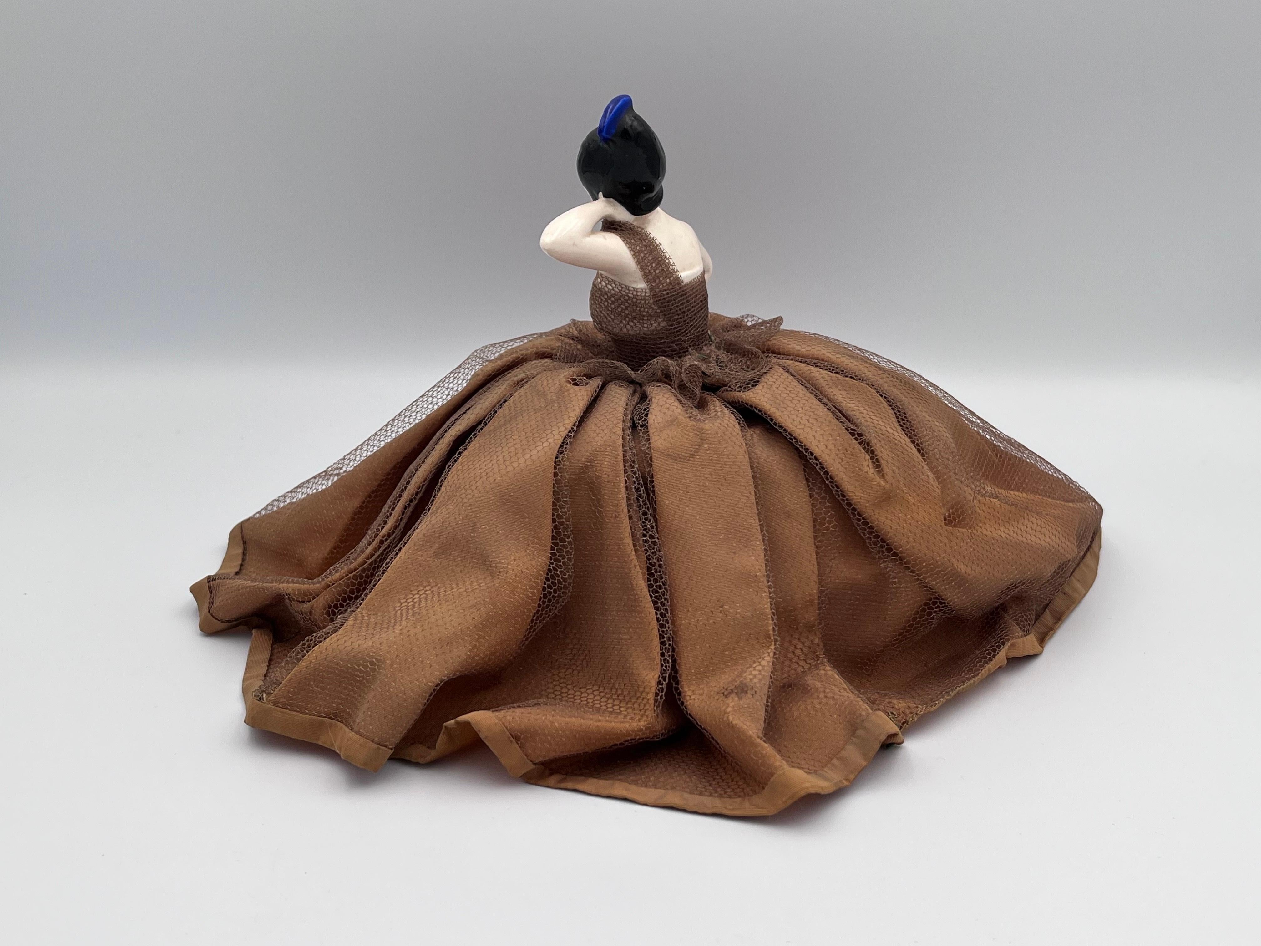 Demi-poupée en porcelaine Art Déco des années 1920 danseuse espagnole robe bronze Bon état - En vente à Red Lion, PA
