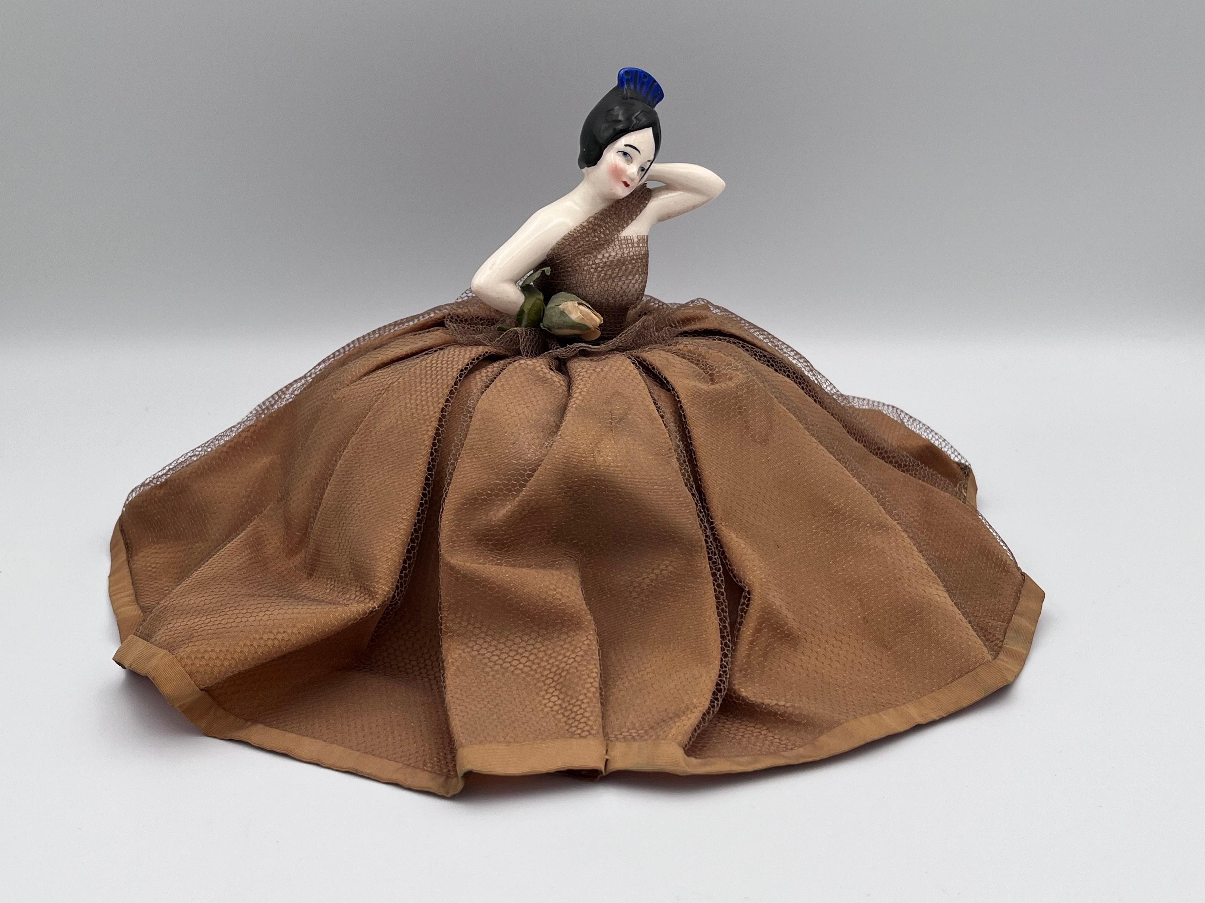 Demi-poupée en porcelaine Art Déco des années 1920 danseuse espagnole robe bronze en vente 1