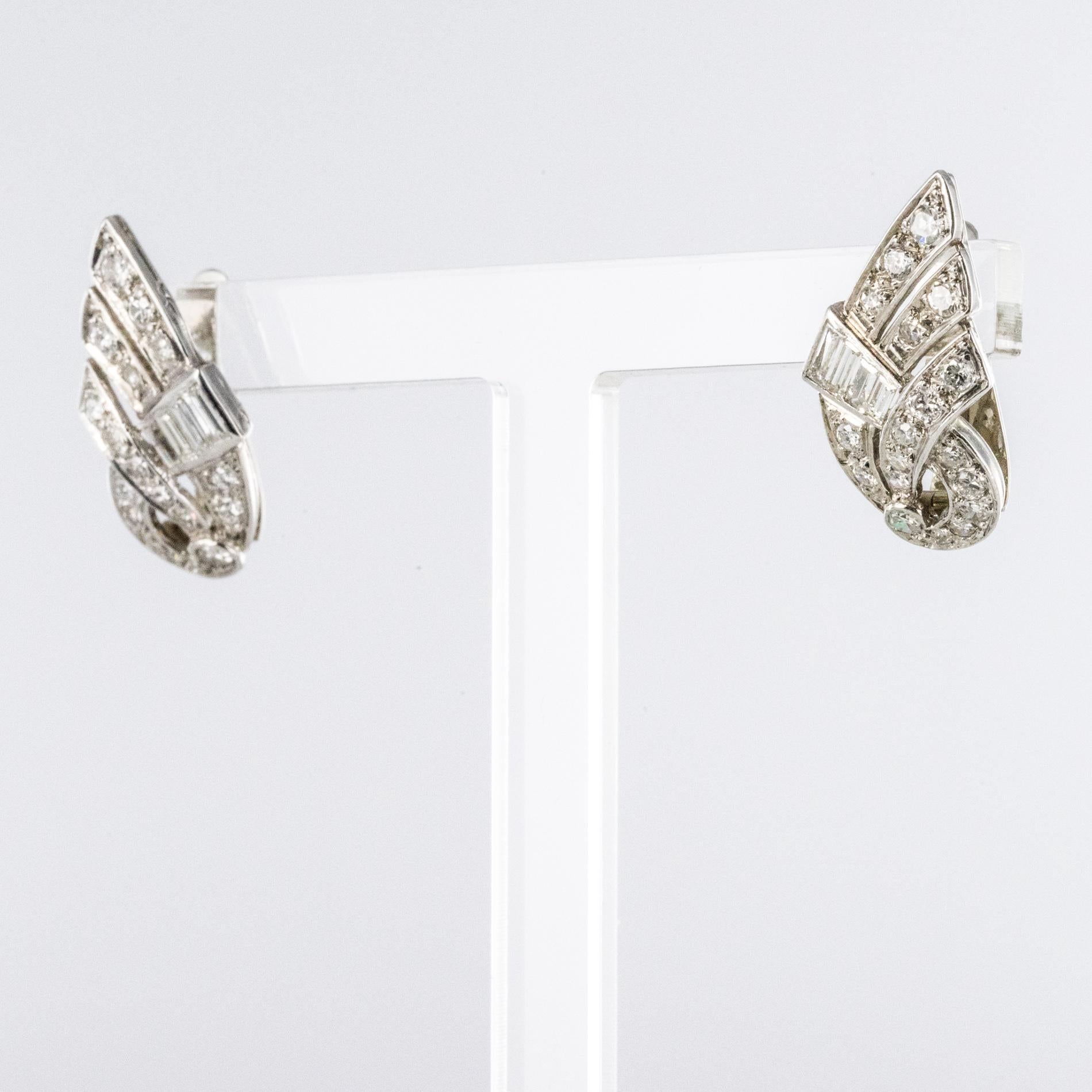 1920s Art Deco Platinum 18 Karat White Gold Diamond Earrings In Excellent Condition In Poitiers, FR