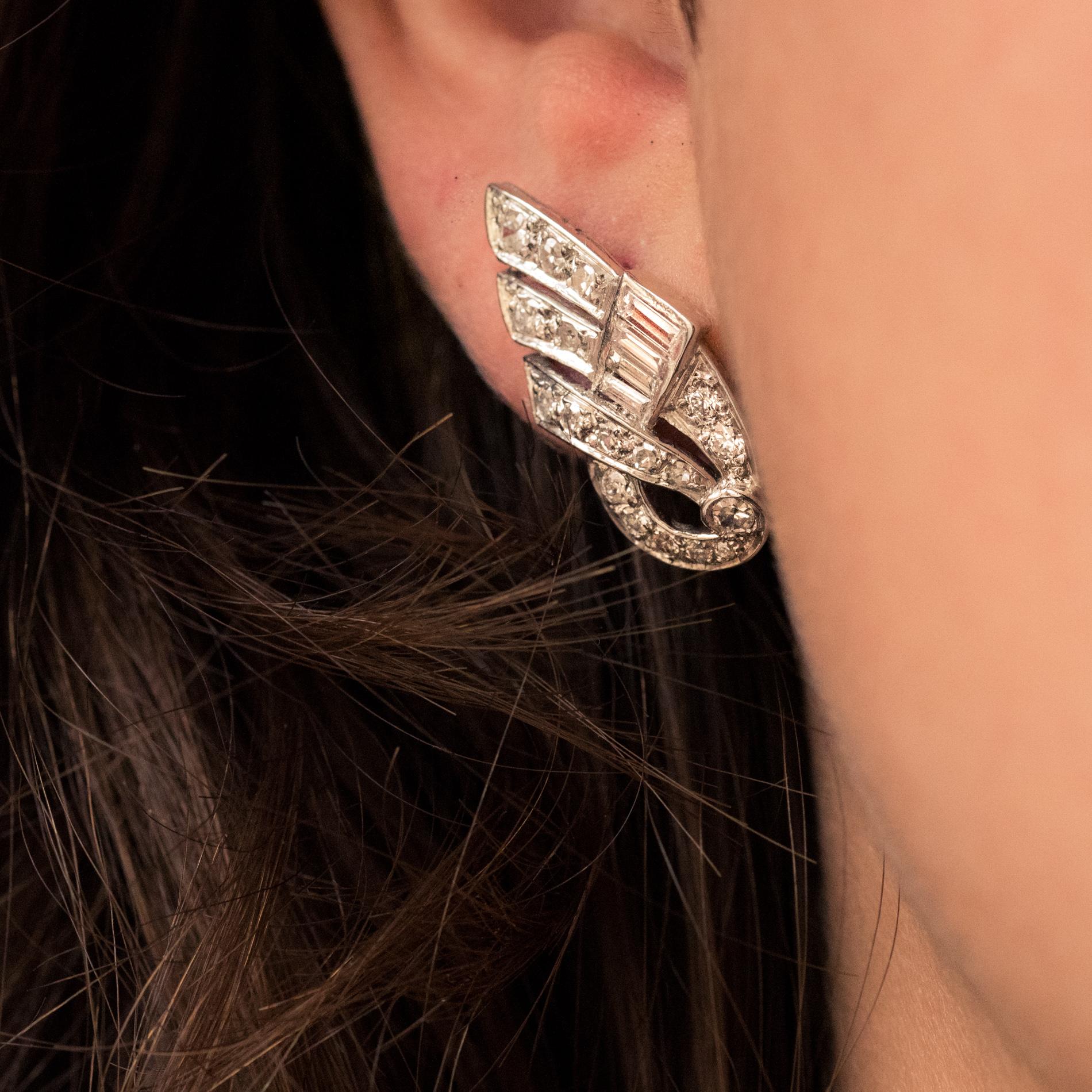 Women's 1920s Art Deco Platinum 18 Karat White Gold Diamond Earrings