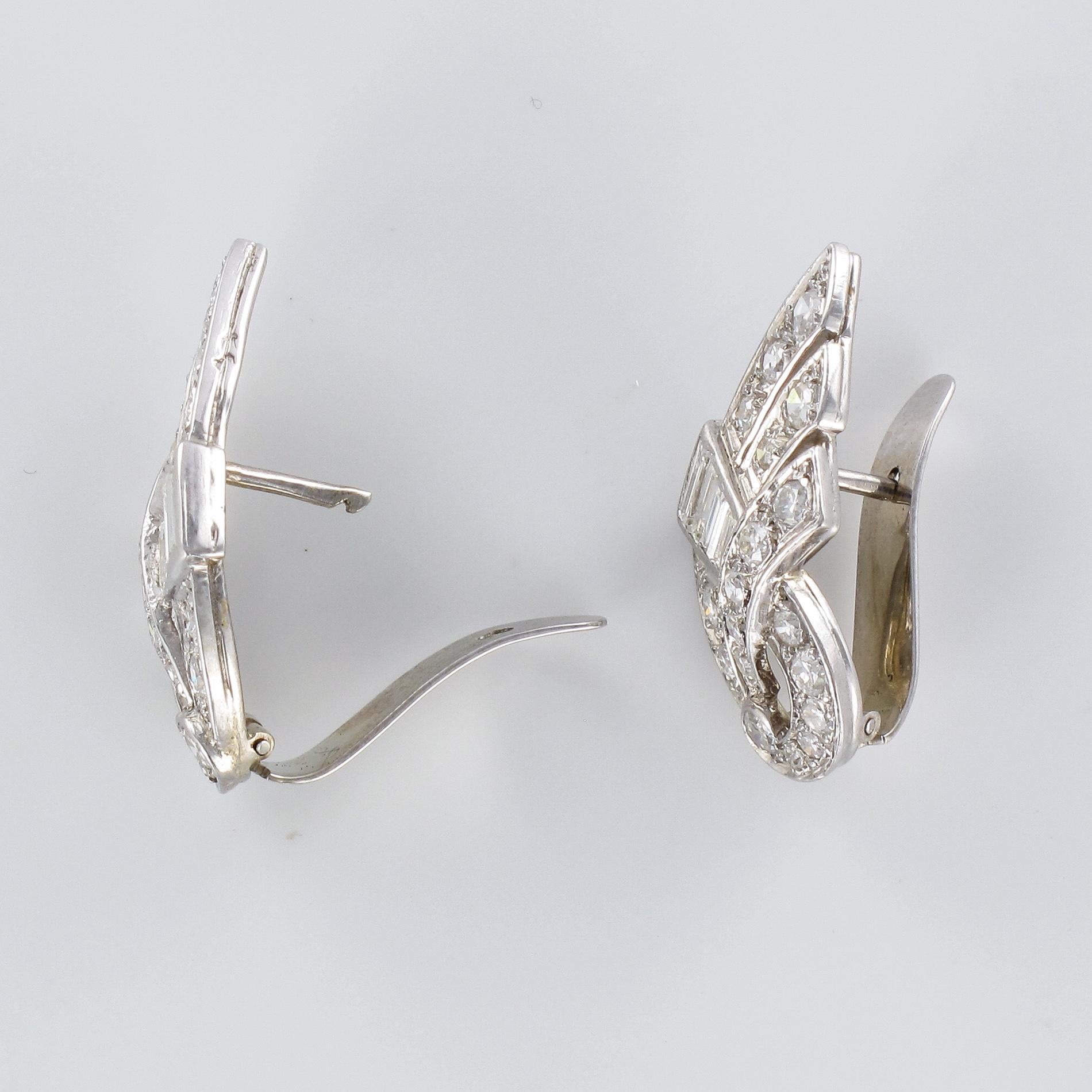 1920s Art Deco Platinum 18 Karat White Gold Diamond Earrings 5