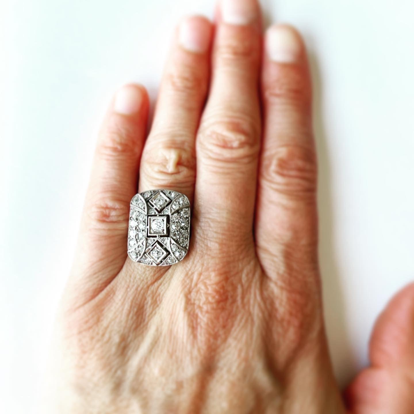 1930s Art Deco Platinum Diamond Antique Bridal Fashion Ring 2
